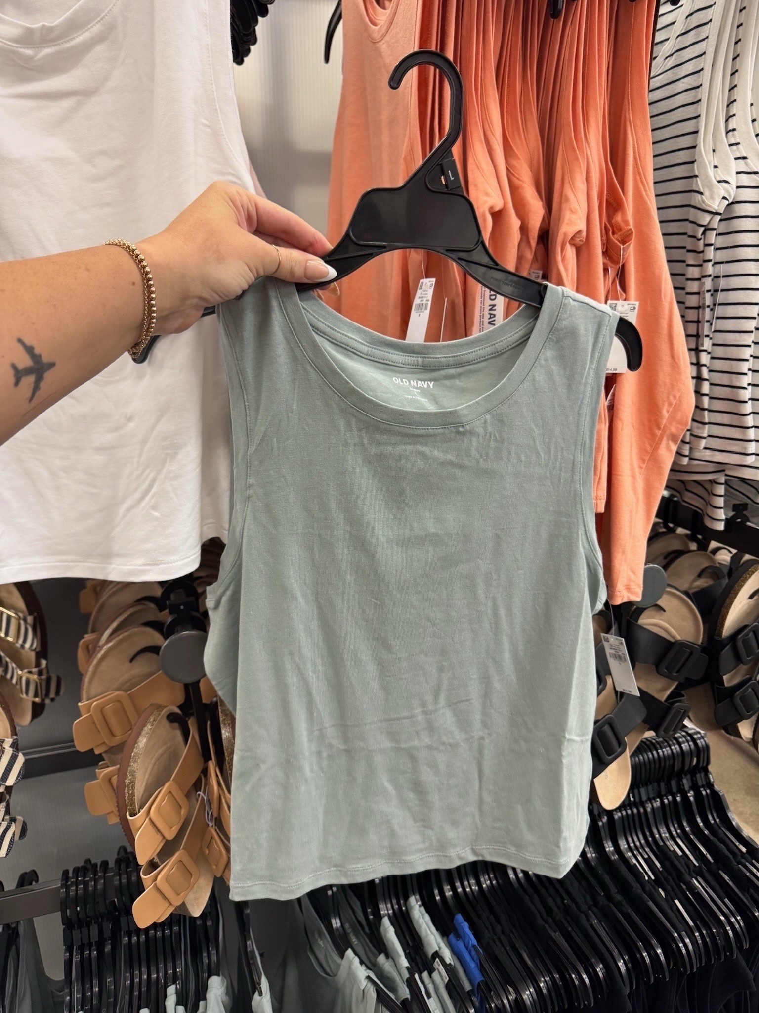 Love how breathable and lightweight this tank top is. Perfect for a cute casual summer look.



Summer fashion  trendy fashion  Lowcarbdashian

#LTKStyleTip #LTKFindsUnder50 #LTKSeasonal