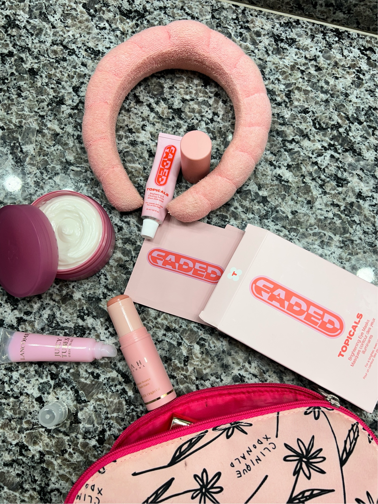 Skincare but make it pink 💘 fight dehydrated, dry skin and discoloration for your face and body with this line up

#LTKFindsUnder50 #LTKBeauty