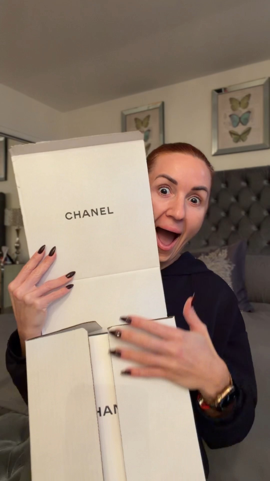 This Chanel beauty pouch is one of those little luxuries that instantly elevates everyday life.
Timeless, elegant, and perfectly sized to keep your favorite lip glosses always within reach.
A chic reminder that self-care can be simple, beautiful, and very Chanel.

Perfect as a gift — or as a well-deserved treat for yourself 🤍



#LTKHoliday #LTKGiftGuide #LTKSeasonal