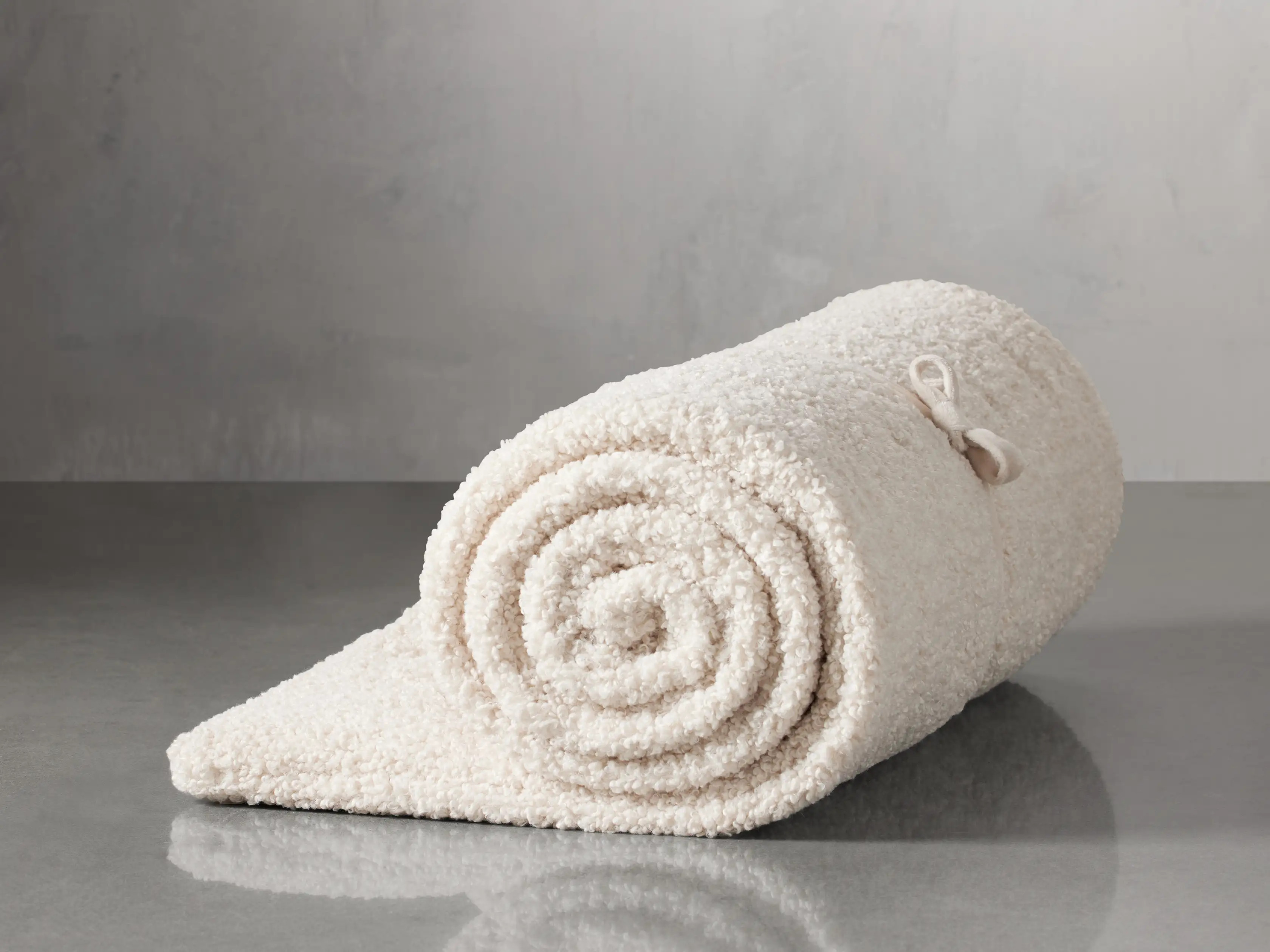 Faux Sherpa Throwbed | Arhaus