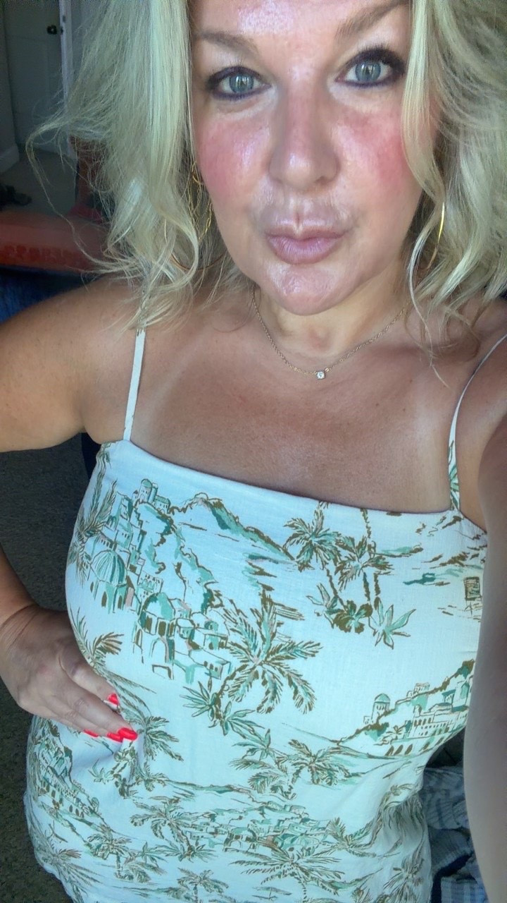 🌴 Vacation state of mind, even if I’m just running errands. 🤍

This Z Supply dress from Charlie Boutique is lightweight, flattering, and one of those effortless pieces you can throw on and instantly feel put together. I paired it with simple gold jewelry and oversized sunnies for an easy summer look.

Linked in my LTK! ✨

#LTKStyle #LTKSummer #ZSupply #CharlieBoutique #SummerStyle #ResortWear #EffortlessStyle #CharlestonWV #BlondeInABenz

#LTKootd #LTKOver40