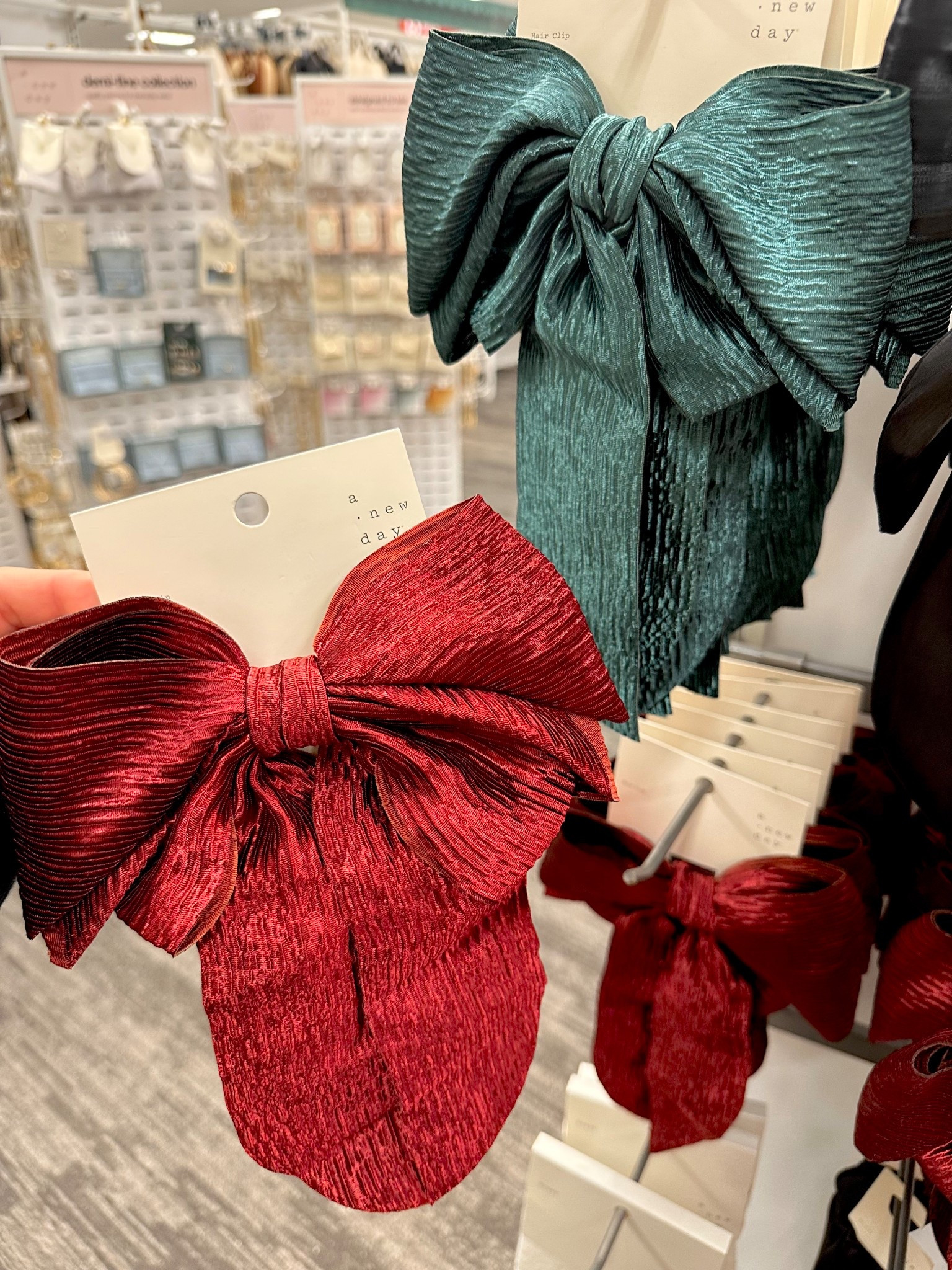 holiday accessories 

#LTKHoliday #LTKBeauty #LTKgrwm