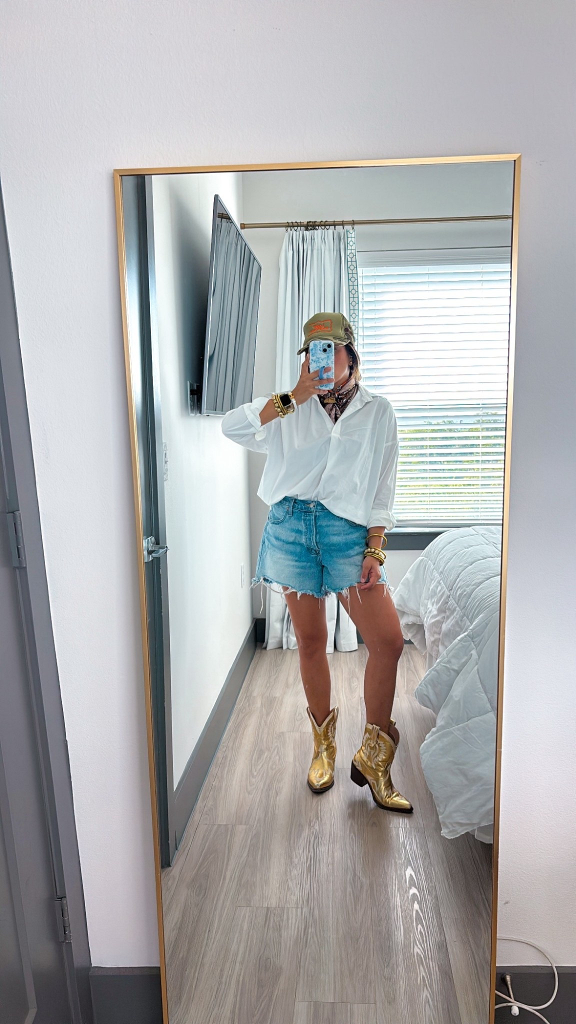 Western Style Outfit 

Trucker Hat Outfit | Scarf Outfit | Gold Boots | Round Top Outfit | Western Ootd | Amazon Finds | 

#LTKShoeCrush #LTKU #LTKStyleTip