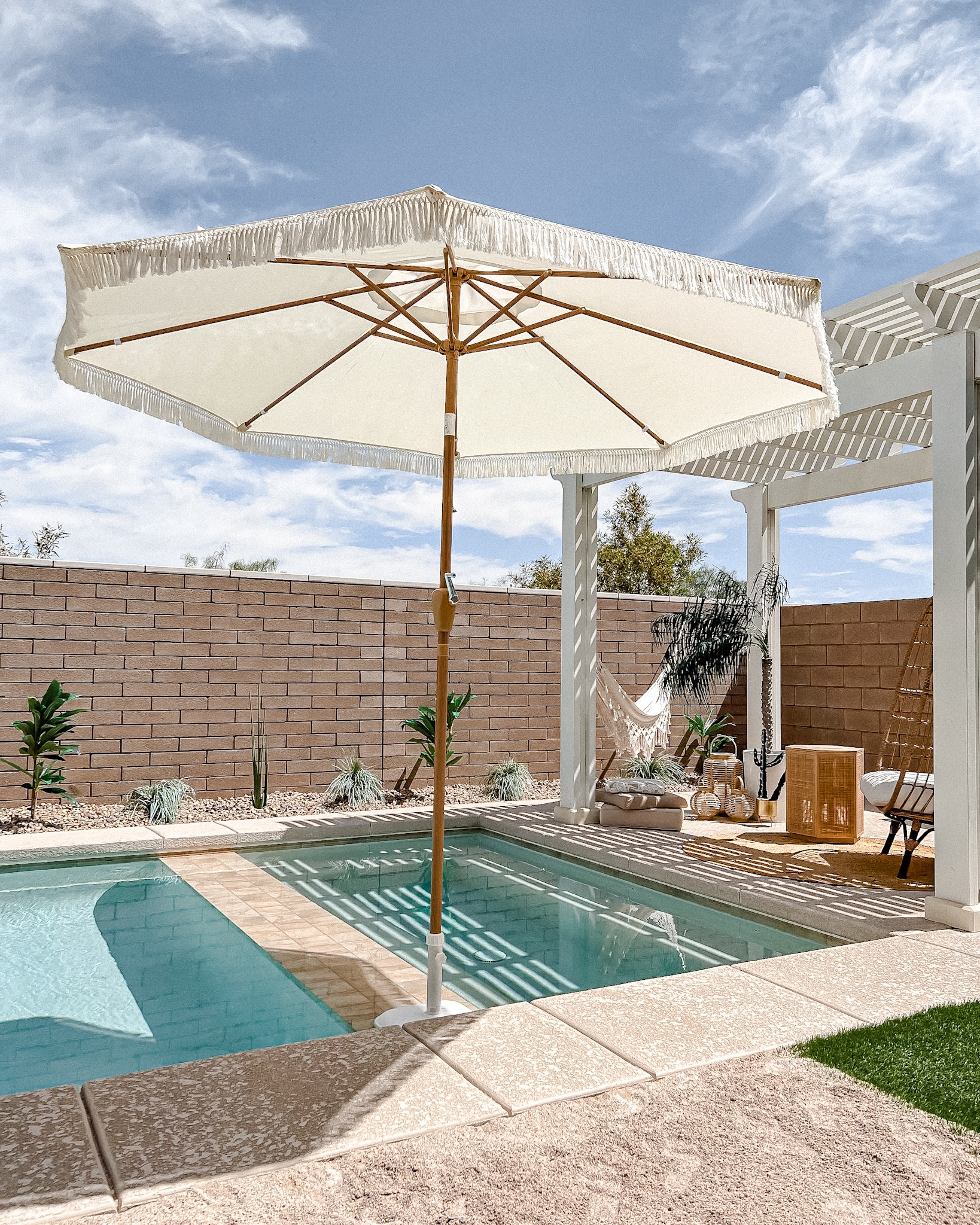 coolaroo 10 ft offset patio umbrella mocha Coolaroo Large Backyard Outdoor Poolside Deck Sun Cantilever Patio Umbrella,  90% UV Protection, 10' Mocha