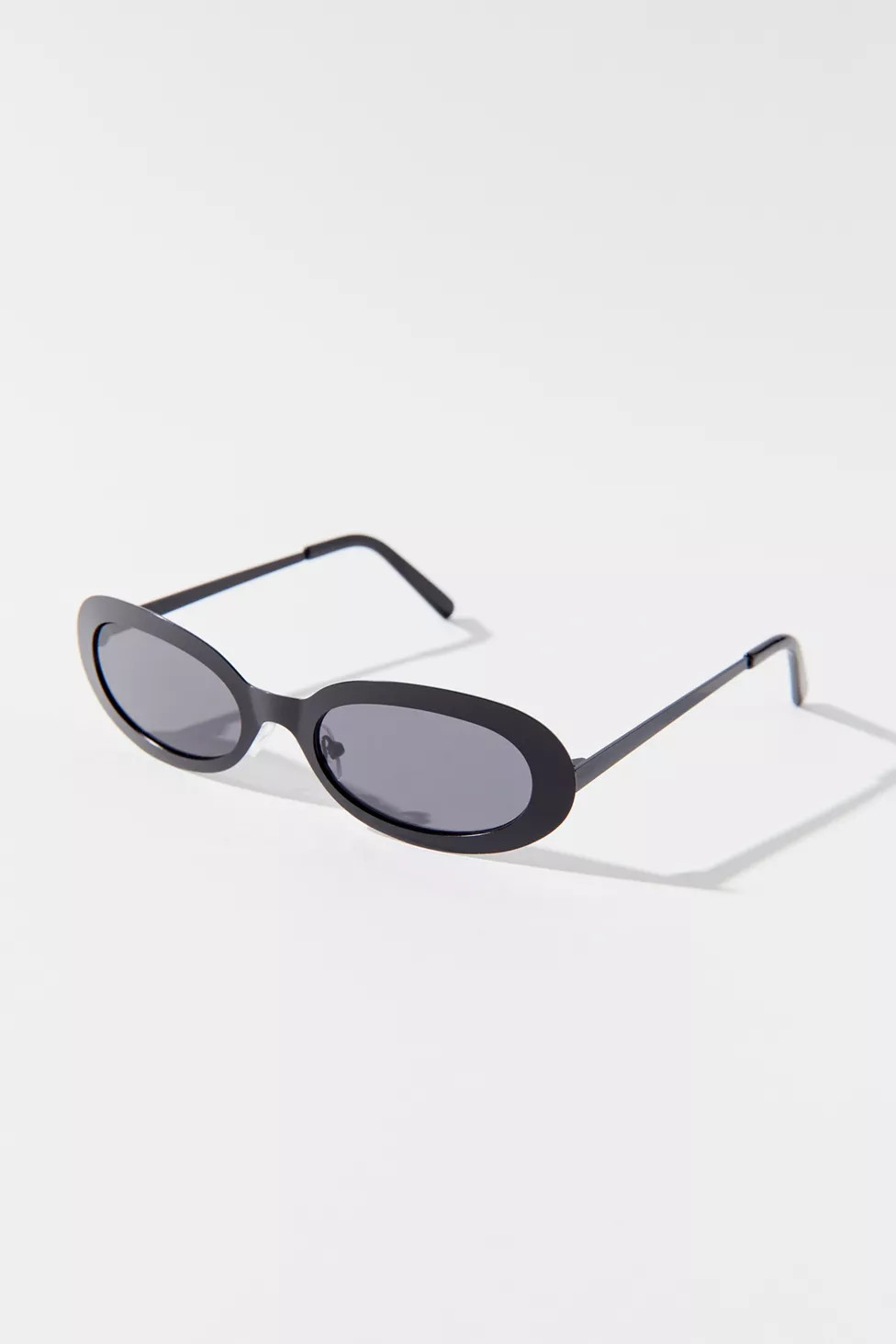 Paula Metal Oval Sunglasses | Urban Outfitters (US and RoW)