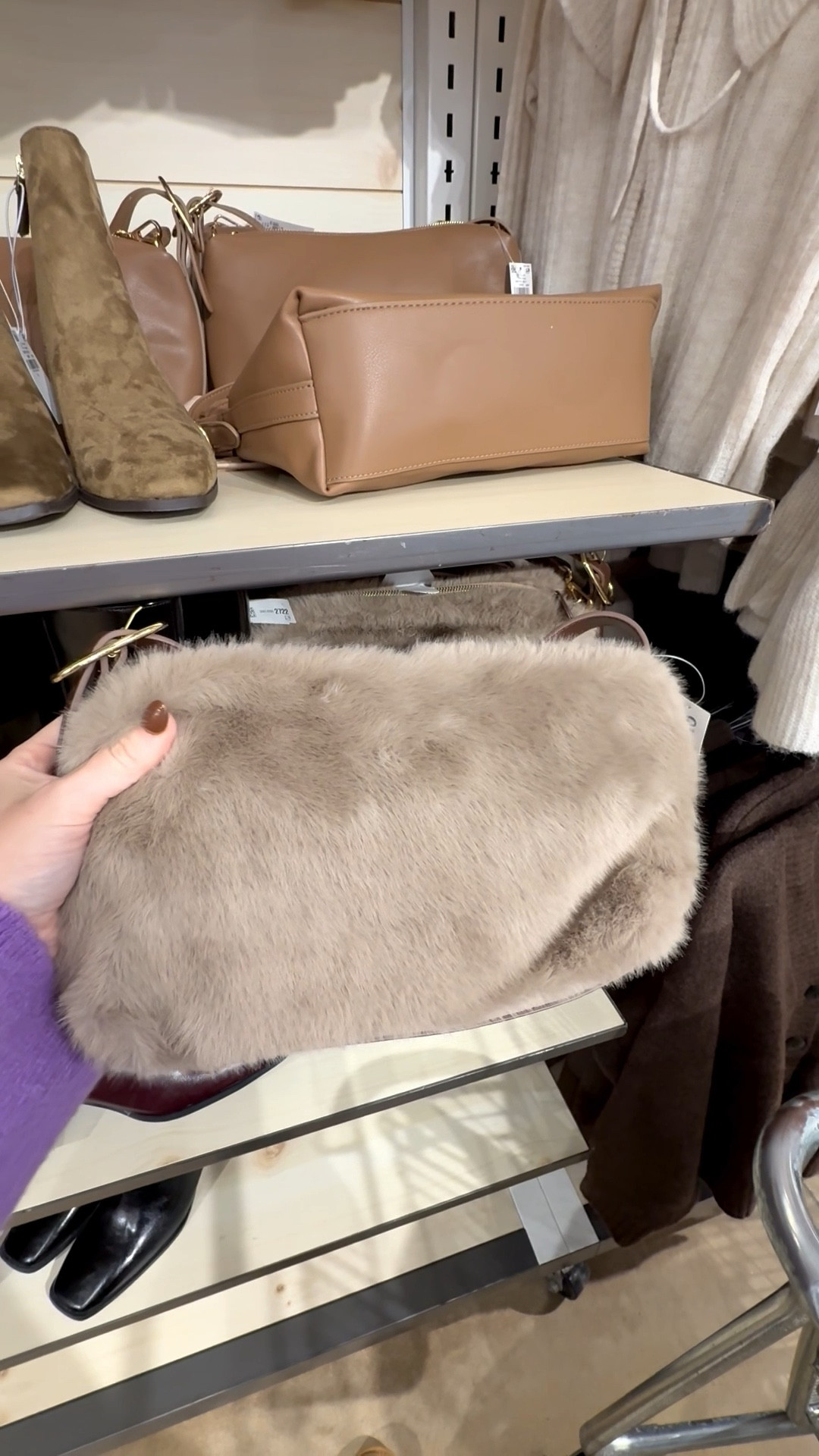 Faux fur handbag from Old Navy! Has a strap tucked inside. I would love this as a gift and I think others would too! It’s sooooo soft and just the right size to carry all the essentials 

#LTKGiftGuide #LTKHoliday