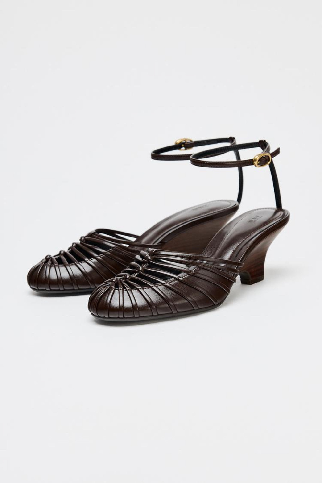 Unique zara wedge sandals

#LTKSeasonal #LTKShoeCrush #LTKMostLoved