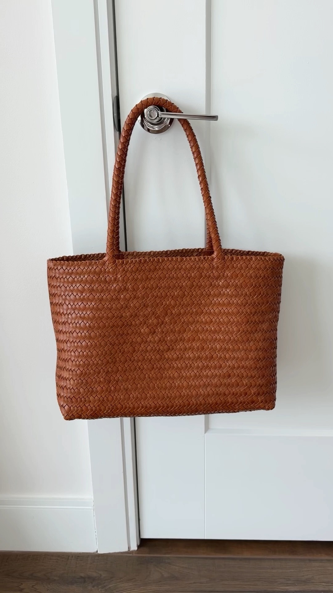 Loving my new Madewell woven tote bag! Isn’t it a beauty?! Lots of other shapes, sizes and colors in these woven bags. Linked them all below! 

#LTKWorkwear #LTKTravel #LTKOver40