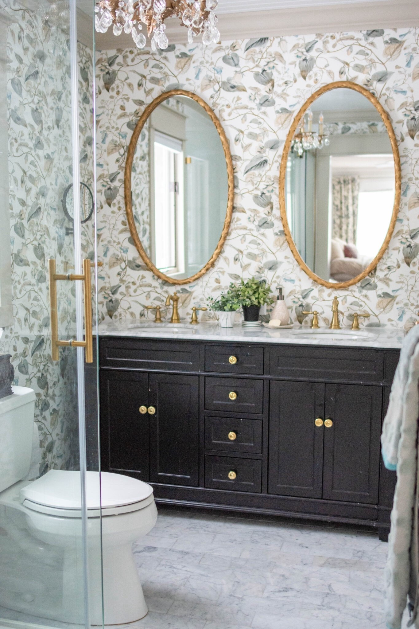 This wallpaper has just the right amount of pattern and color to make this space feel charming but not overwhelming 

#LTKHome