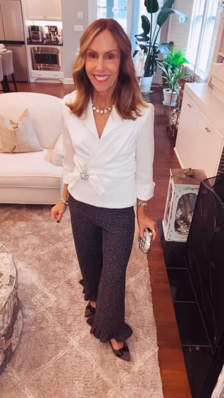 There’s something about finding your happy place this season — where comfort meets a little sparkle and simplicity feels special. ✨

Whether it’s a cozy holiday luncheon or an evening at the Nutcracker, these tweed pants do it all with grace.

#AnthropologieStyle #HolidayLooks #MidlifeStyle #EffortlessElegance