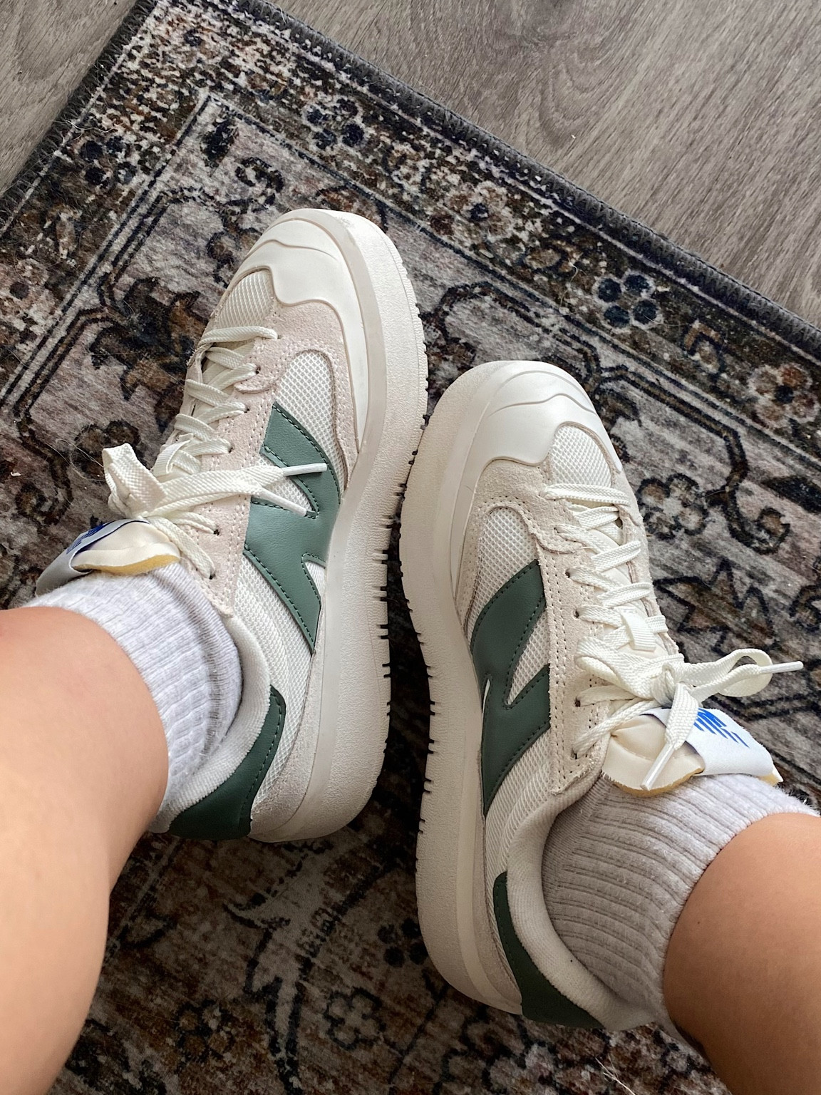 The best transitional sneaker for fall!! 
NB CT302 in green + white 👟💖