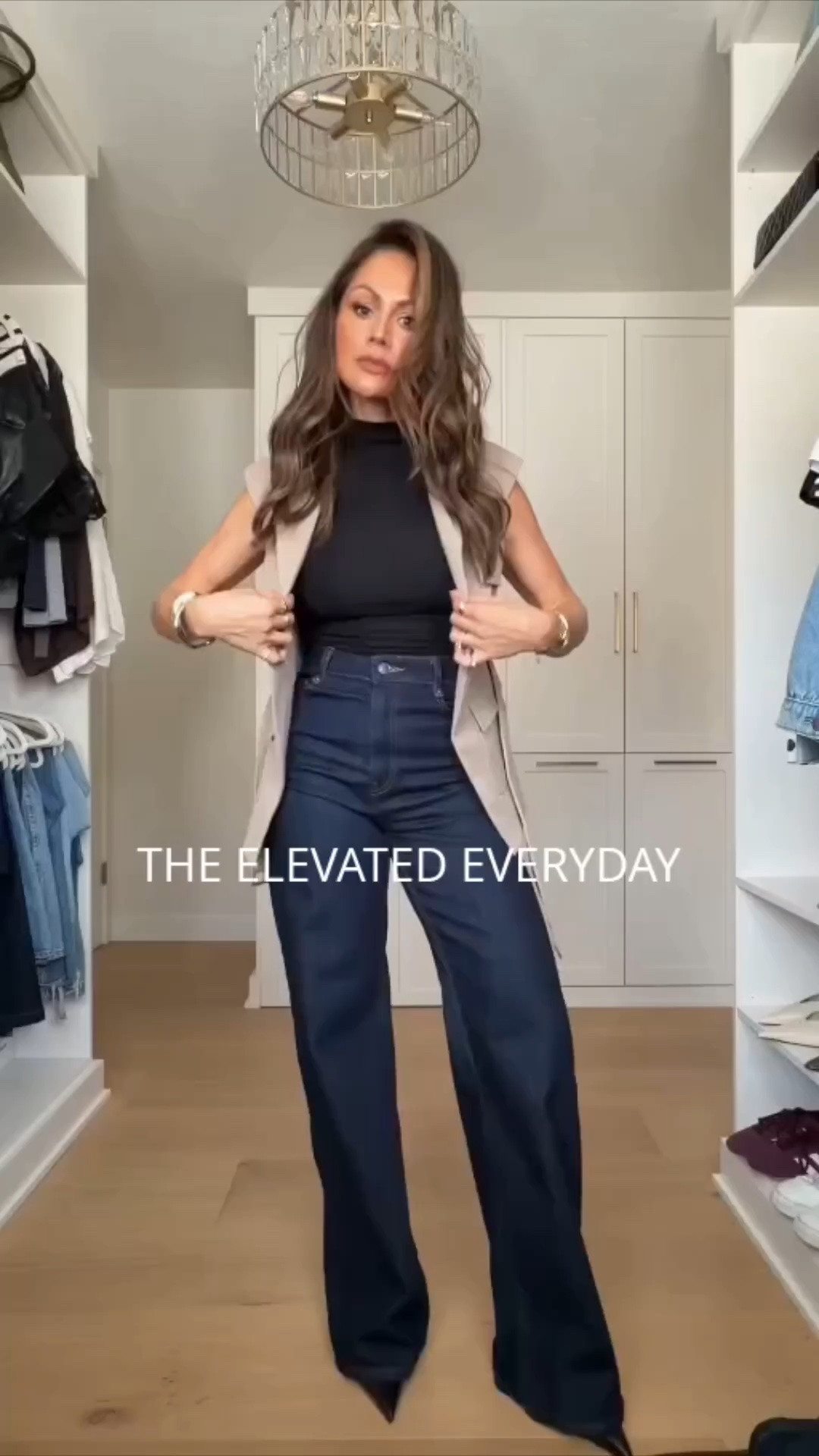 Proof that everyday basics don’t have to be boring! Loving this neutral vest styled with wide-leg denim for an easy, elevated everyday look. 🤎