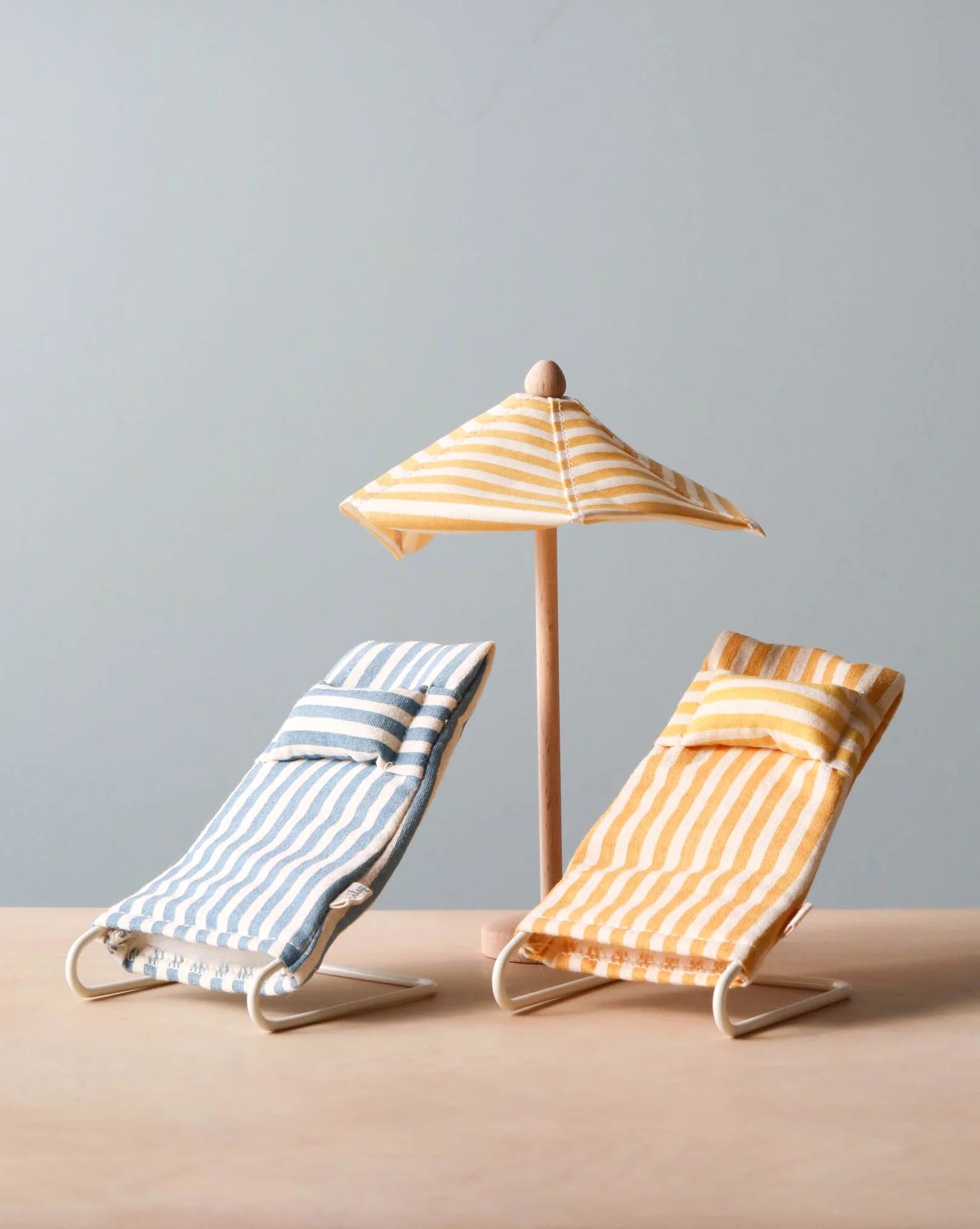Maileg Beach Chairs And/Or Umbrella | Odin Parker