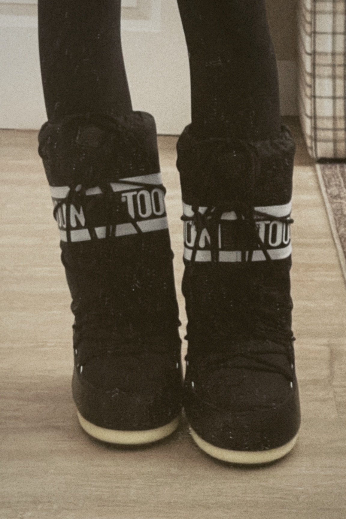 Moon boots TTS


Snow boots, ski trip

#LTKtravel #LTKSeasonal #LTKshoecrush
