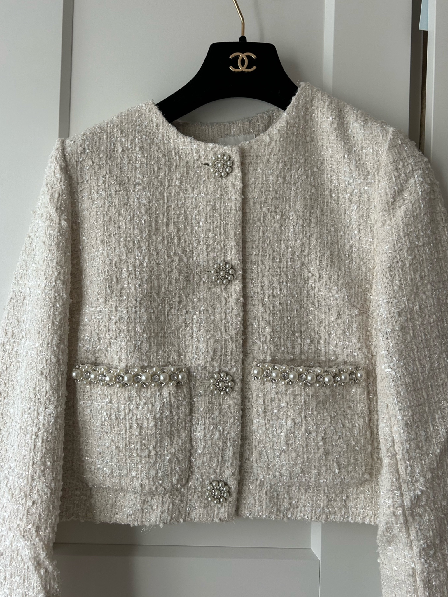 Blair Waldorf pearl tweed blazer 🤍🦢 

#LTKGiftGuide #LTKworkwear #LTKSeasonal