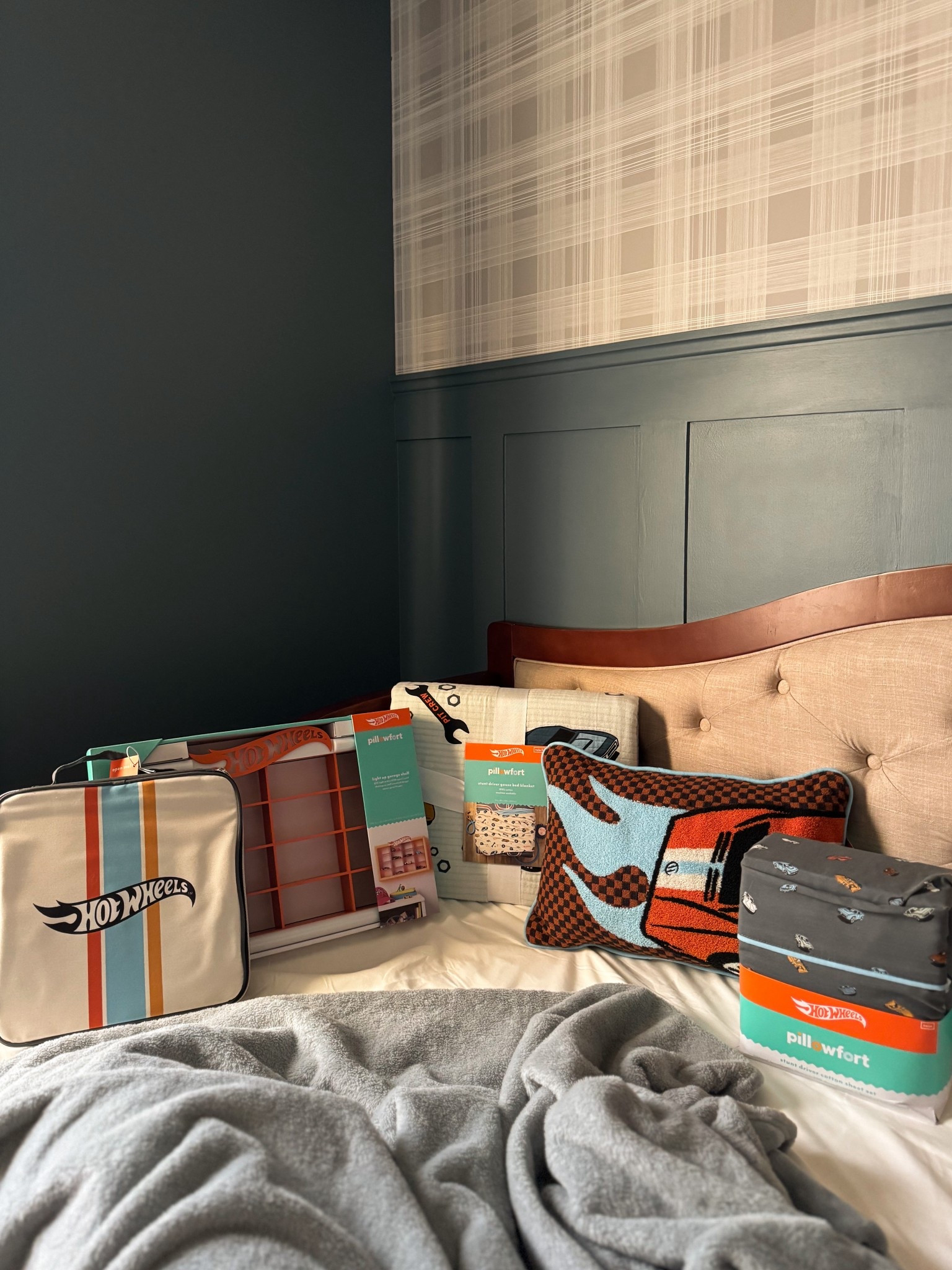 boy mamas!! 👀 @target and @hotwheelsofficial just launched the cutest decor and bedding!! It’s just too perfect for Bentley’s room makeover! We needed new bedding since he went from a Full to a Twin, and we are obsessed! Bentley was asking for orange in his room, so this was the 🧡perfect🧡 decor. 

#LTKHome #LTKKids