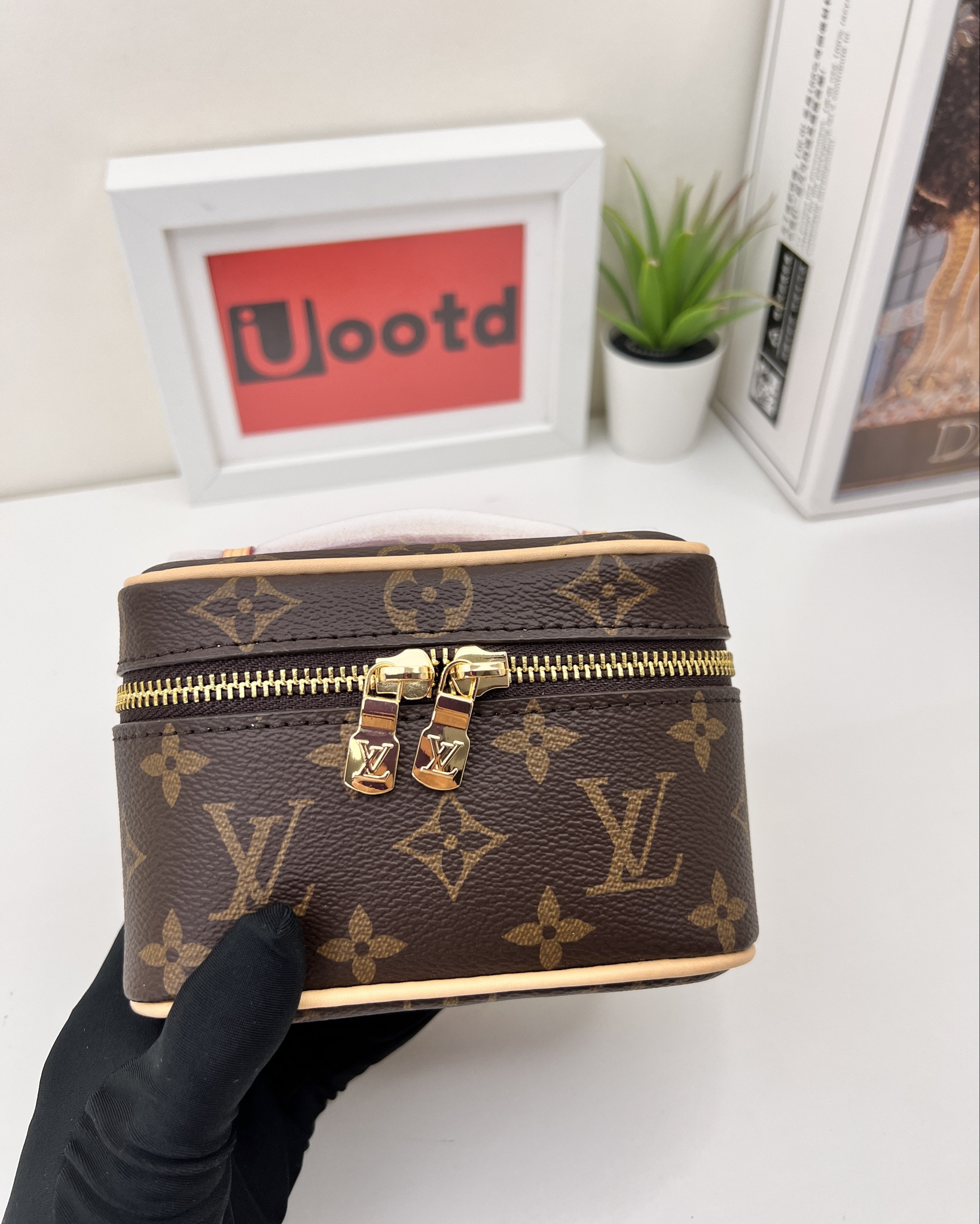 LV mini Bag makeup Bag nice leather cosmetic Bag 

#LTKitbag #LTKGiftGuide #LTKfindsunder100