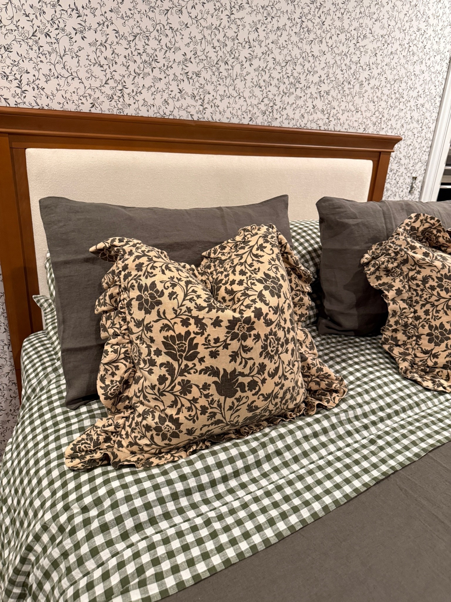 Linen bedding
And beautiful new 
Bed 

Quince 
And Karat home