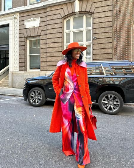 Investigating vibrant Fall hues with style: FBI (Fashion Bureau of Inspiration) on a colorful fall mission. 