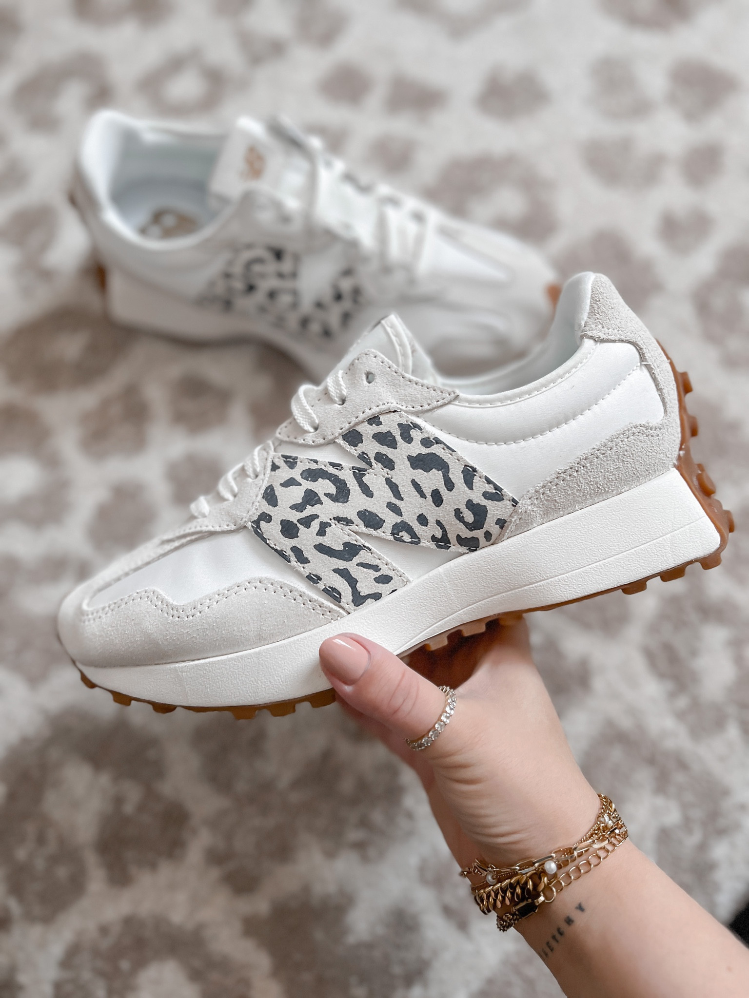 tu♡ Amazon.com | New Balance Women's 327 Sneaker, Twilight Haze