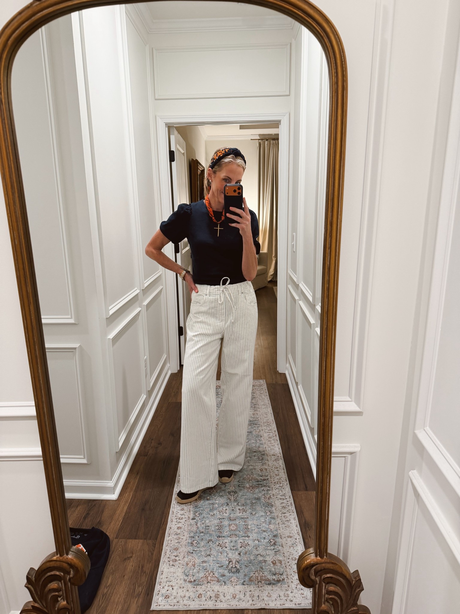 One of the biggest spring trends is here and it’s easy, flattering, and under $30. These pull on elastic waist jeans with the subtle indigo stripe are such a good throw-on-and-go pant for spring and summer. I also linked two solid color options, and every top styled with them is under $30 too, so you can switch it, change it, and rearrange it so many different ways. Wearing an extra small in all.

Comment PANTS and I’ll send you all the links.