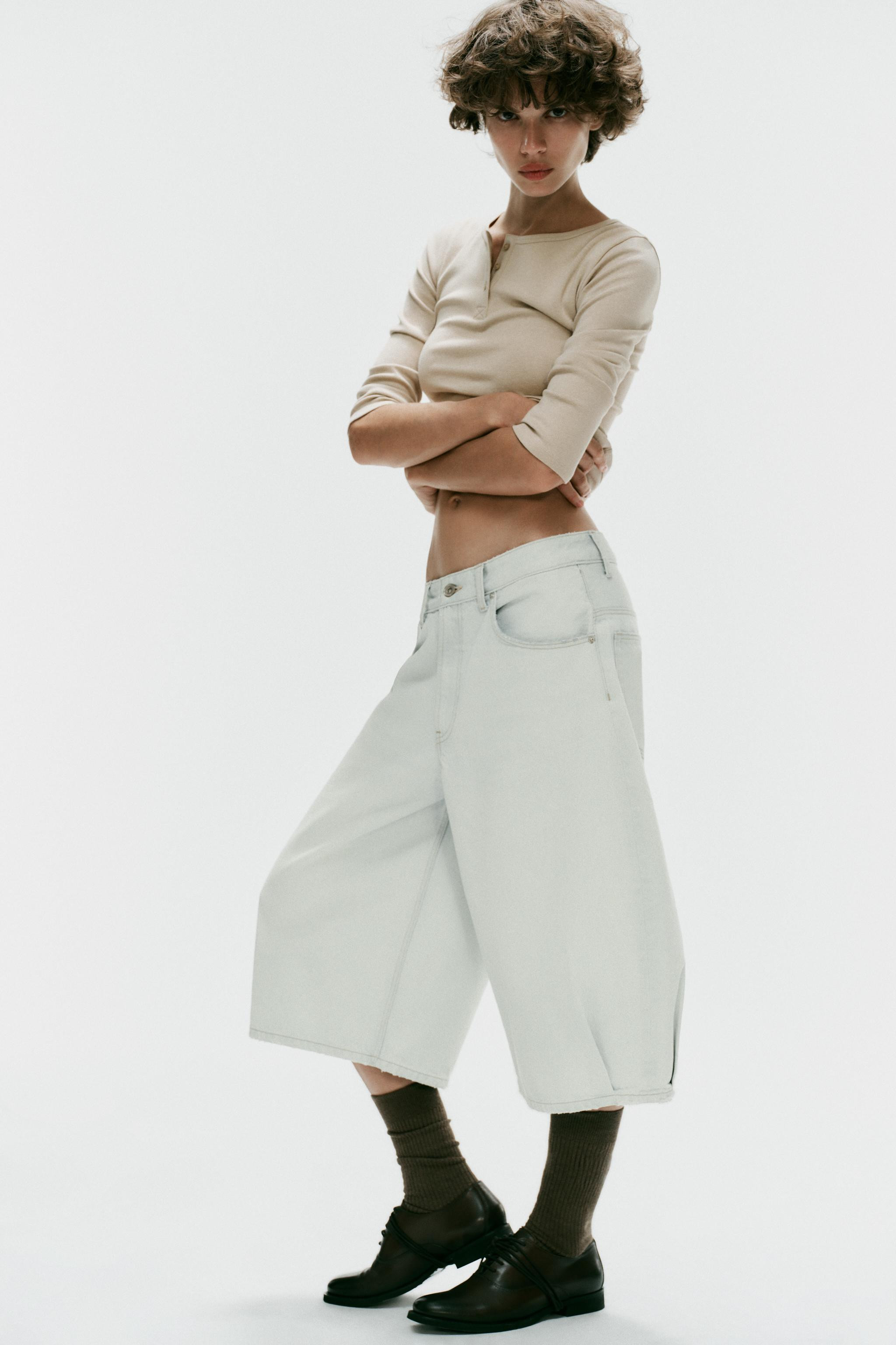 MID-RISE - BALLOON FIT. Mid-rise jorts with five-pocket styling. Featuring a front zip and metal ... | Zara US