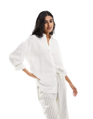 Stradivarius relaxed fit linen shirt in white | ASOS (Global)