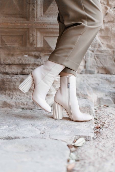 Botines con tacón columna color beige de AGL

Dórica booties ankle boots in beige color

#LTKShoes #LTKSales

#LTKsalealert #LTKshoecrush #LTKeurope