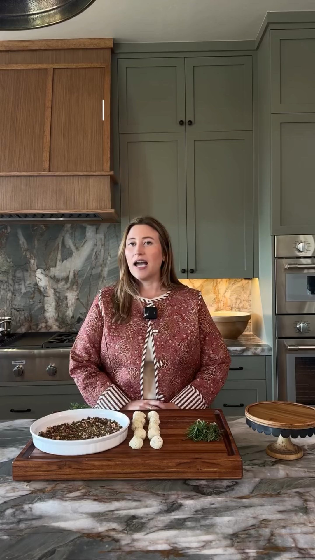 You’re going to be the star ⭐️ of your next holiday party if you bring these!
 
They’re so festive and unique, everyone will be asking how you came up with them (you’re welcome 😉)
 
Try these out and let us know what you think! Comment HOLIDAYBITES for the full recipe!
 
#HolidayRecipes #EasyAppetizers #AppetizerIdeas #HolidayParty #CheeseBalls