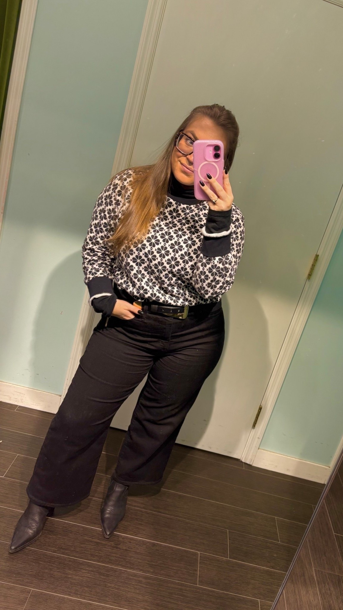 turtleneck: large
sweatshirt: large
pants: 32
belt: medium
use code 2000022692 for 10% off select Kate Spade Outlet items 

#LTKootd