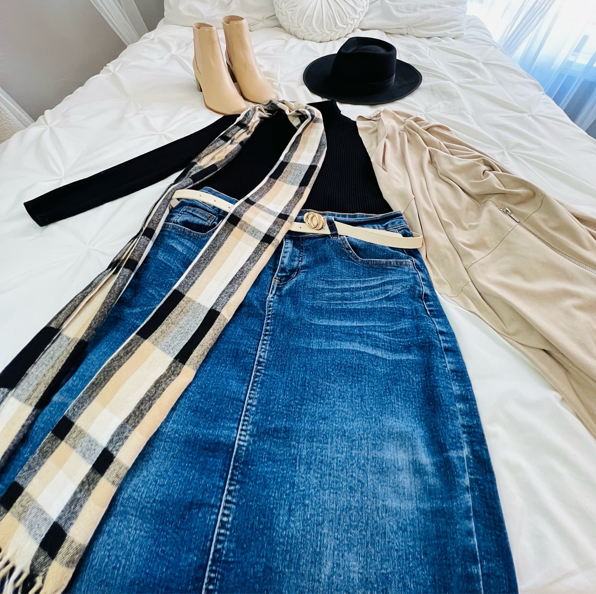 Turn your closet staples into a cute fall outfit!🤎🍂

#LTKshoecrush #LTKstyletip #LTKunder50