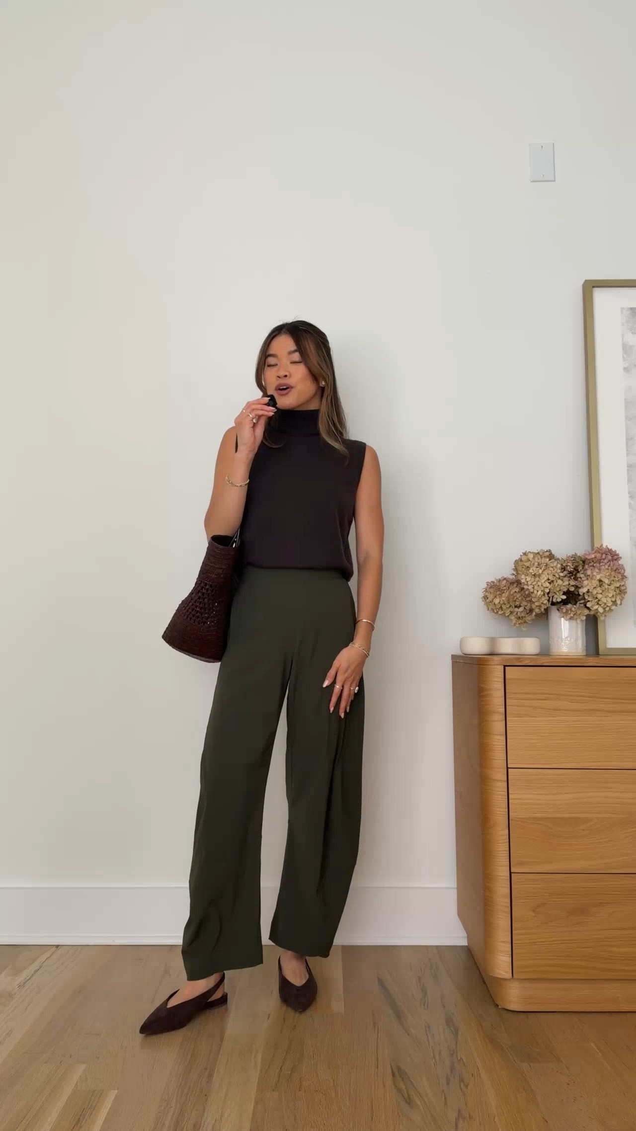 I love this bag from @SEZANE! It’s the perfect summer bag.

Sizing info:
-Aritzia Bare Cashmere Opus Mockneck (2XS in Cacao Nib)
-Ruti The On The Loose Work Pants (Size 0 regular in Verdant) 

barrel pants, petite pants, petite work pants, fall pants, summer pants, petite barrel pants, summer outfit, fall outfit, vacation outfit, travel outfit, best petite pants, petite barrel pants, comfy pants, viral barrel pants, summer outfit, workwear outfit, work pants, petite work pants, work top

#LTKootd #LTKPetite #LTKWorkwear