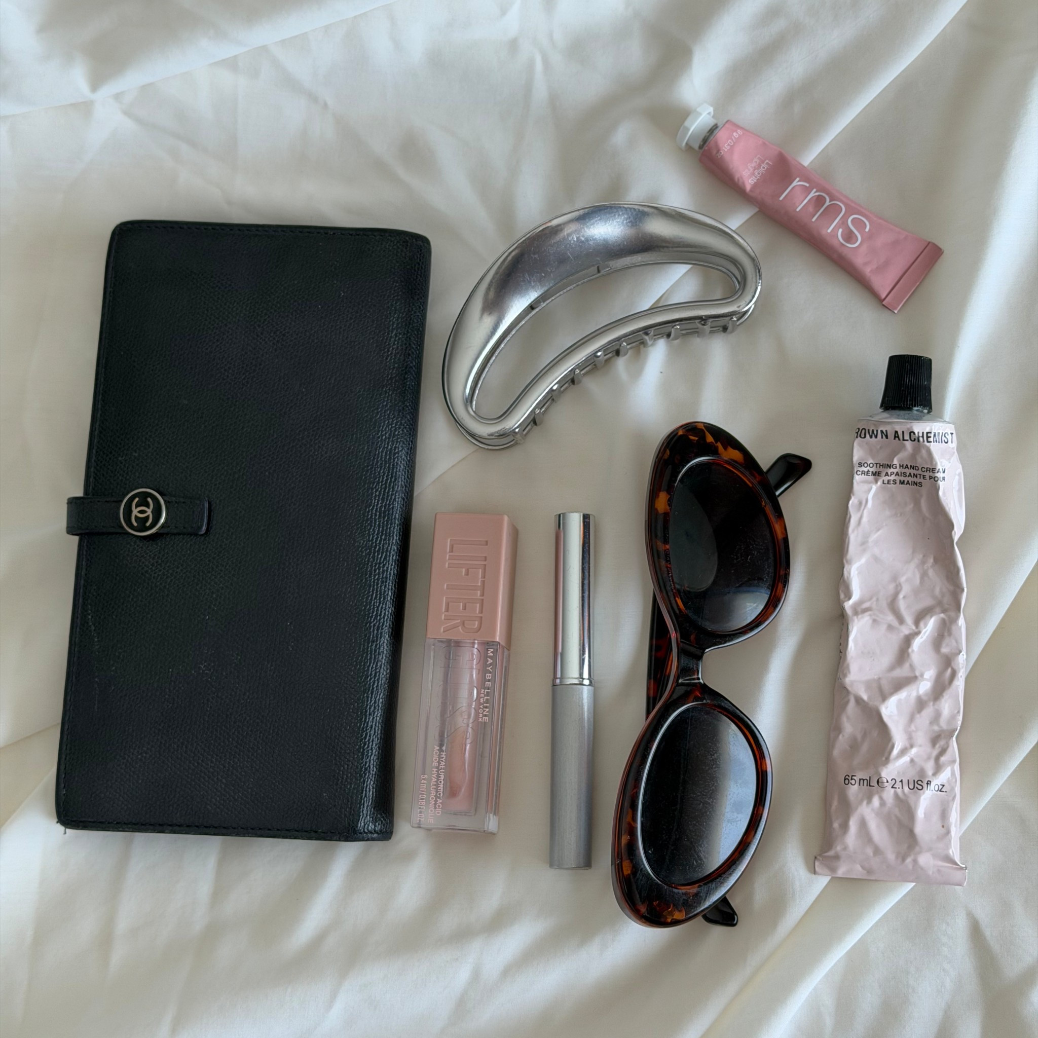 What’s in my purse! 💞💕💓💗🩷 pink !! Always lip products/glosses , hand cream, and a hair clip

#LTKValentine #LTKdayinmylife #LTKselfcare
