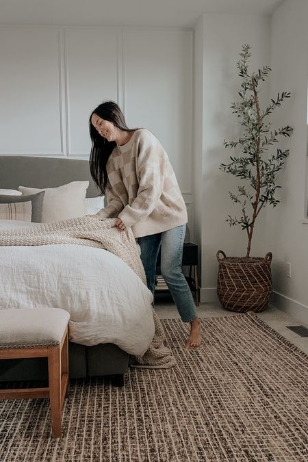 My favourite bed knit is on sale. The perfect cozy layer to your bed. Throw blanket. 

#LTKhome #LTKxTarget #LTKsalealert