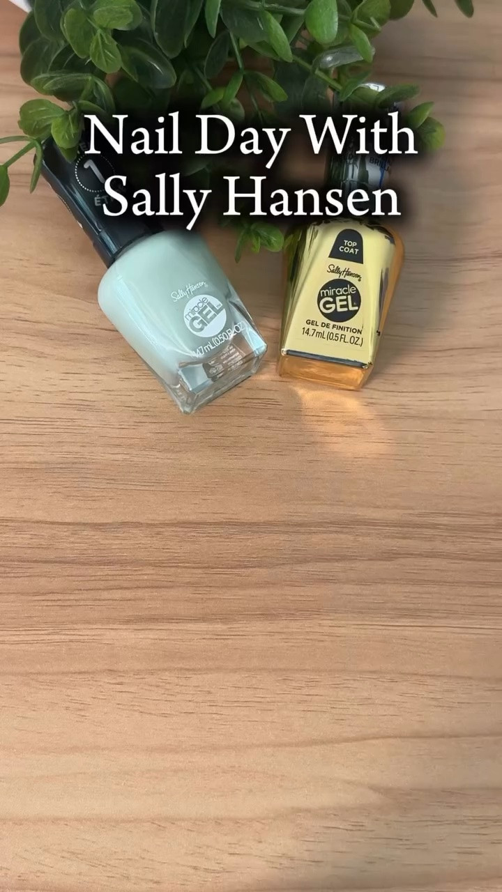 Salon-worthy nails at home! 💅🏽✨ No UV lamp required and just 2 simple steps—color + topcoat. The Sally Hansen Miracle Gel system delivers up to 16 days of color and shine when paired with the Miracle Gel Shiny Top Coat. Plus, it’s 100% vegan! I’m loving the ultra-glossy finish from the new Super Shiny Shield Topcoat that locks in color and shine with natural light activation.  Color pay off no matter your style. 

@Sally_Hansen #sallyhansenpartner #DIYnails #miraclegel #gifted
