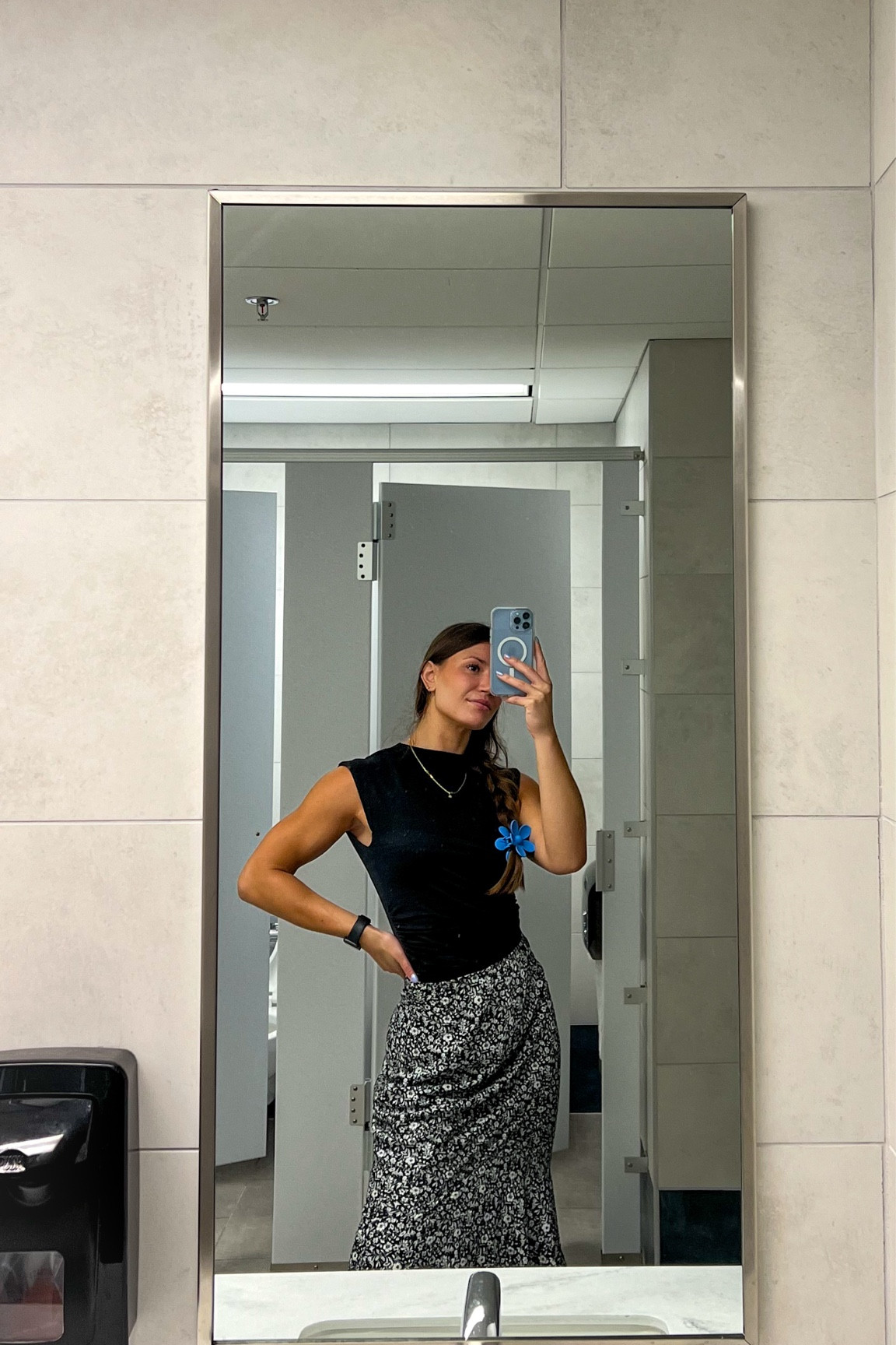 abercrombie finds!

size small in both

skirt NEVER wrinkles so it’s perfect with commuting if you’re sitting down

top is super flattering especially on this broad shoulders gal

#LTKBacktoSchool #LTKWorkwear #LTKSeasonal