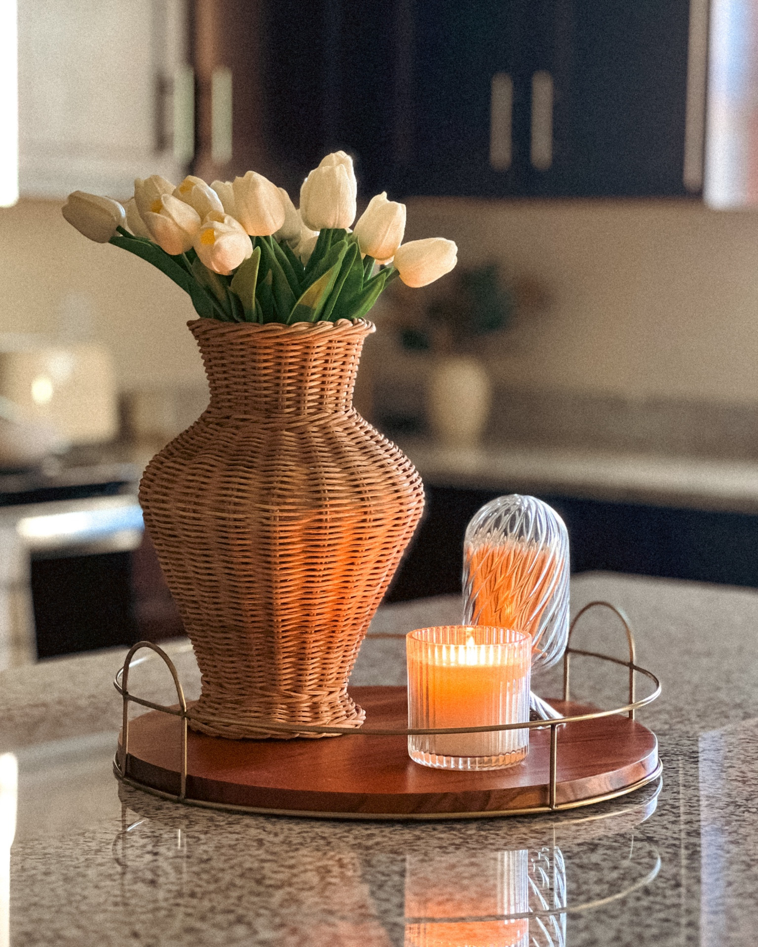 Woven vase is sold out from Target, but I included some woven vase dupes! 💛

Apartment decorating, apartment decor, apartment aesthetic, apartment decorating on a budget, decor inspiration, cozy home, kitchen decor, kitchen island decor, kitchen ideas, small kitchen, neutral kitchen 

#LTKfindsunder50 #LTKxTarget #LTKhome