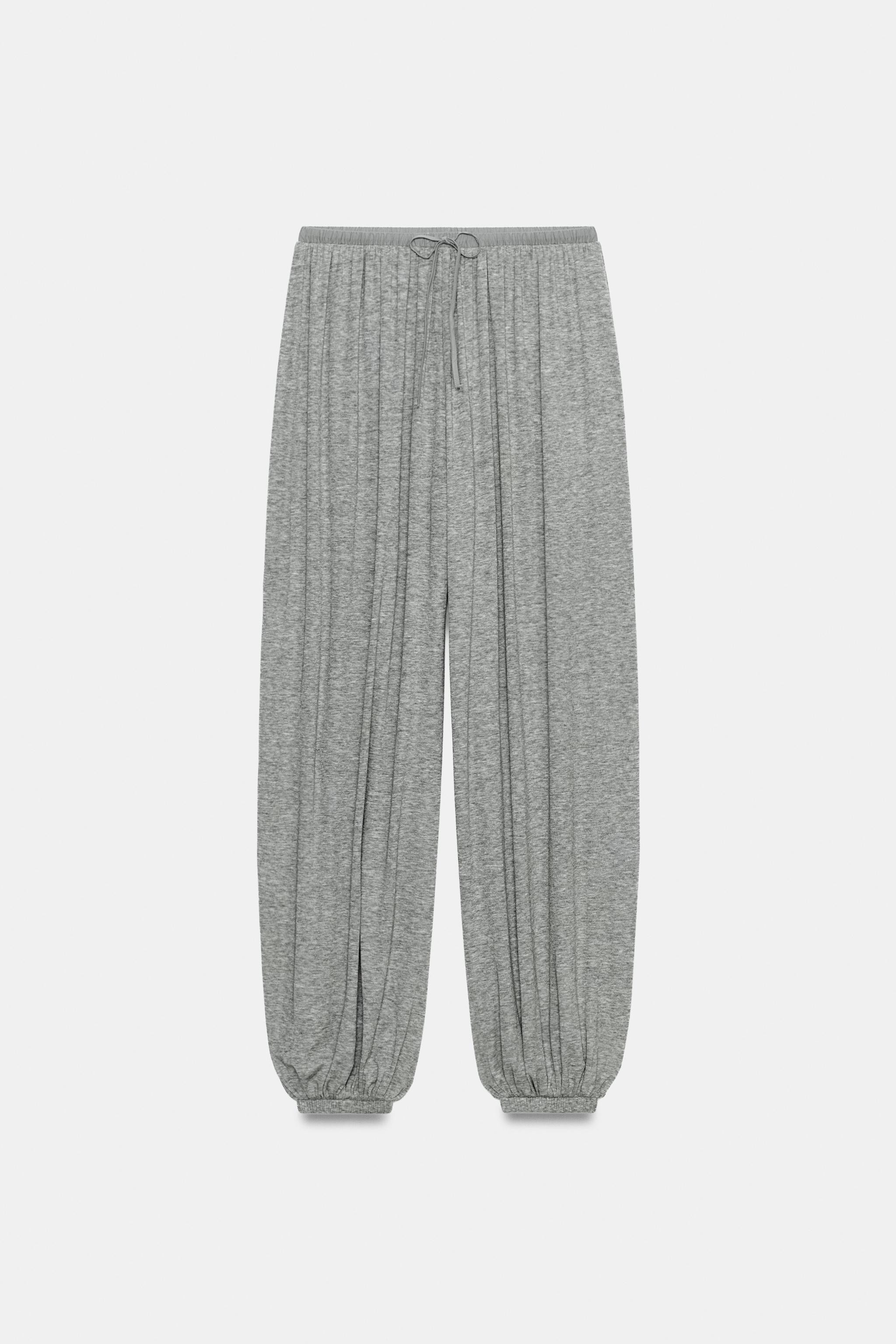 Model height: 179 cmTrousers made from a lyocell blend. Mid-waist with an elasticated waistband. ... | Zara UK