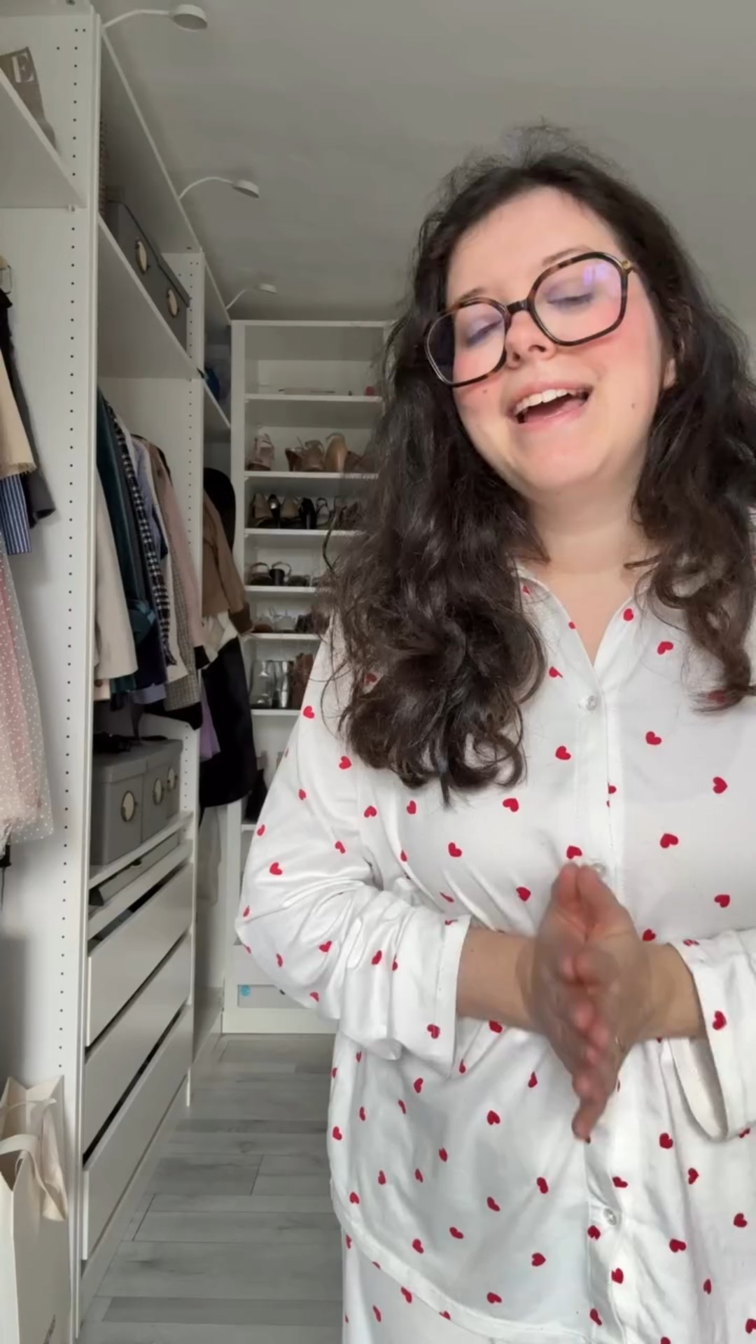 Demain c’est la saint-valentin, ça me paraissait évident que le #defimodeclaire du jour devait être autour de cette thématique. 

Alors défi réussi ou raté ?

#LTKspring #LTKFashionMonth #LTKstyletip