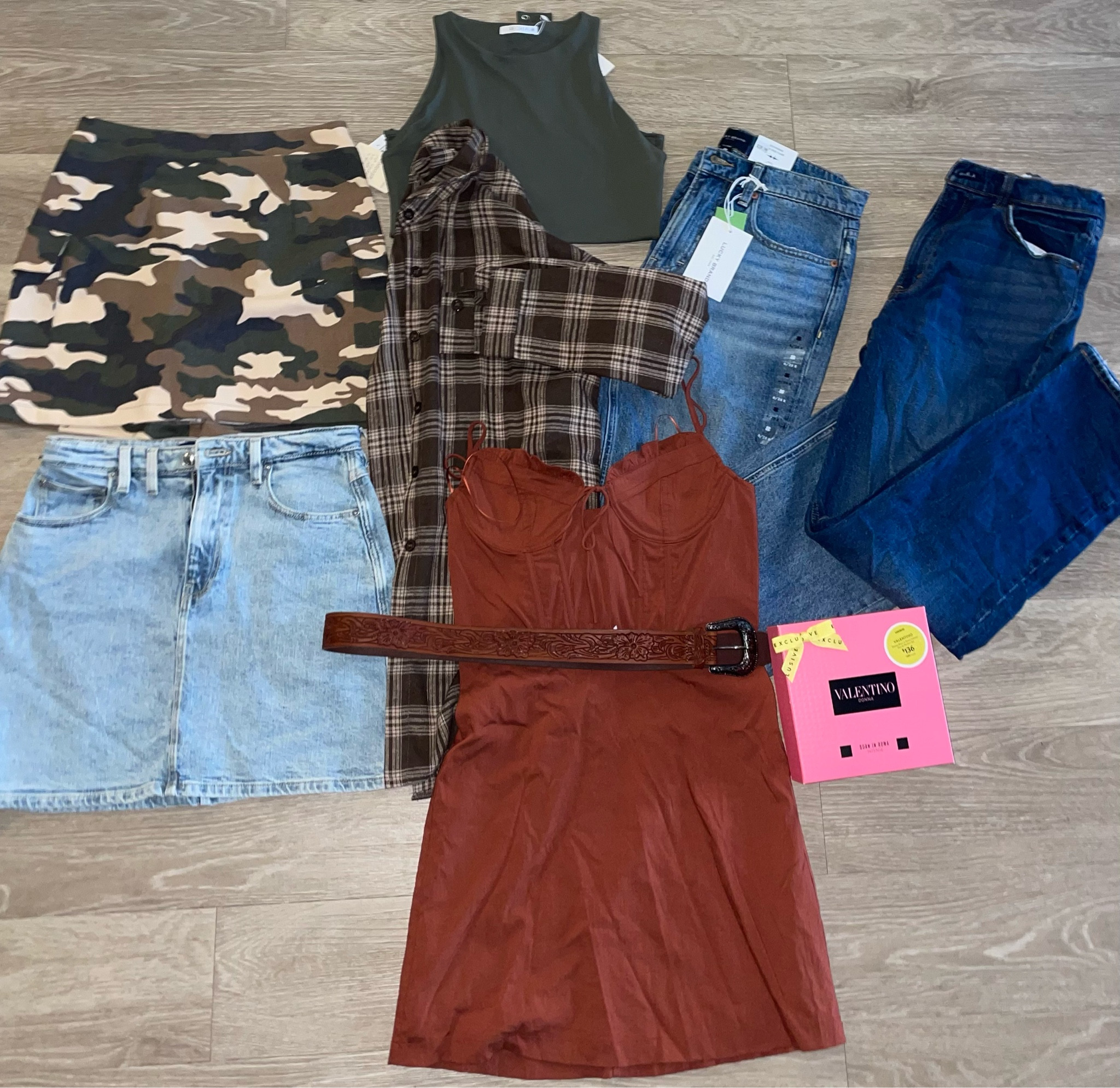 Back to School and Fall Outfits! Flannels, bodysuits, jeans, and more perfect for fall and back to school! 

#backtoschooloutfit #falloutfits #jeans 

#LTKxNSale #LTKBacktoSchool #LTKSeasonal