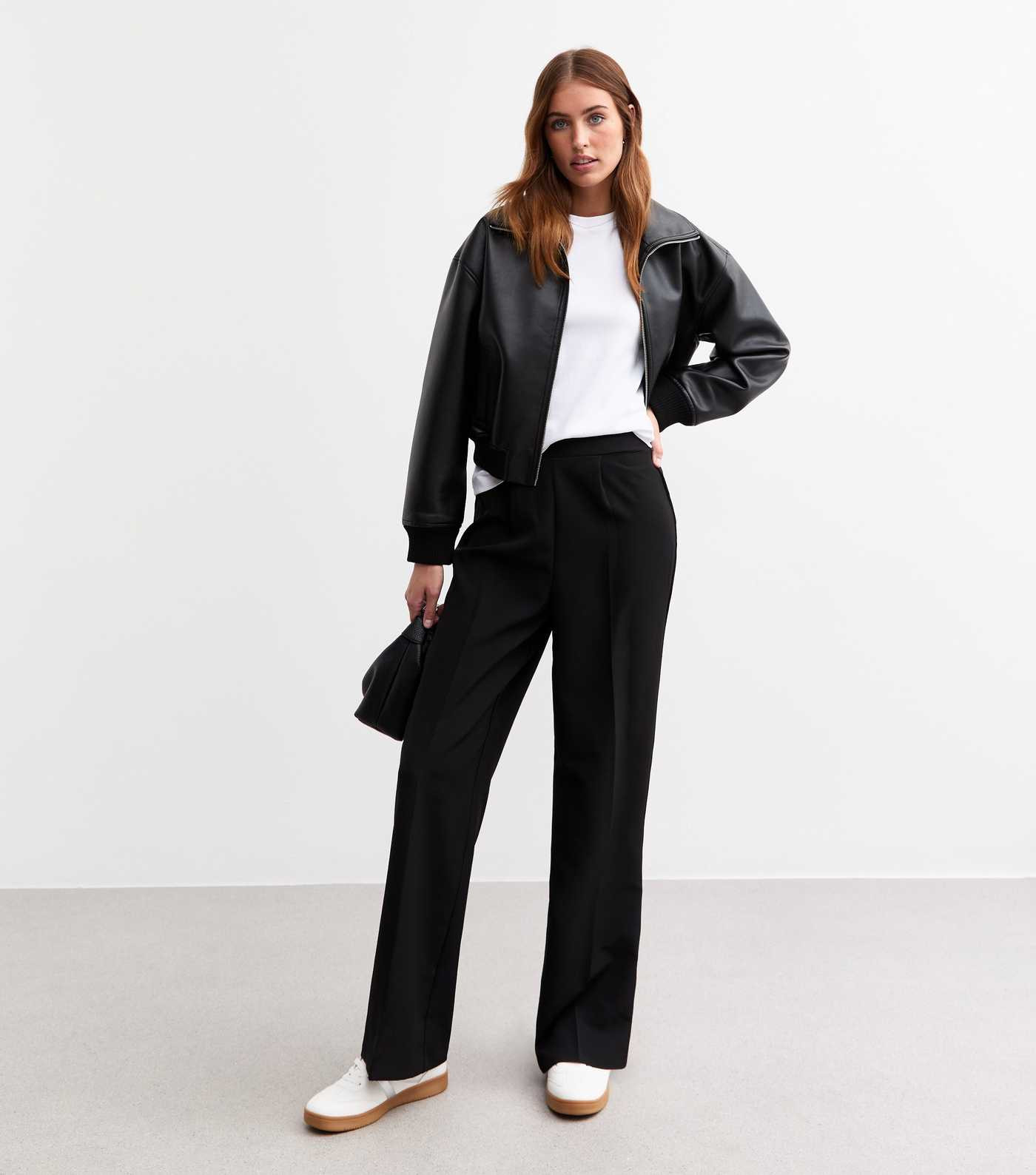 Tall Black Pleated Wide Leg Tailored Trousers | New Look | New Look (UK)