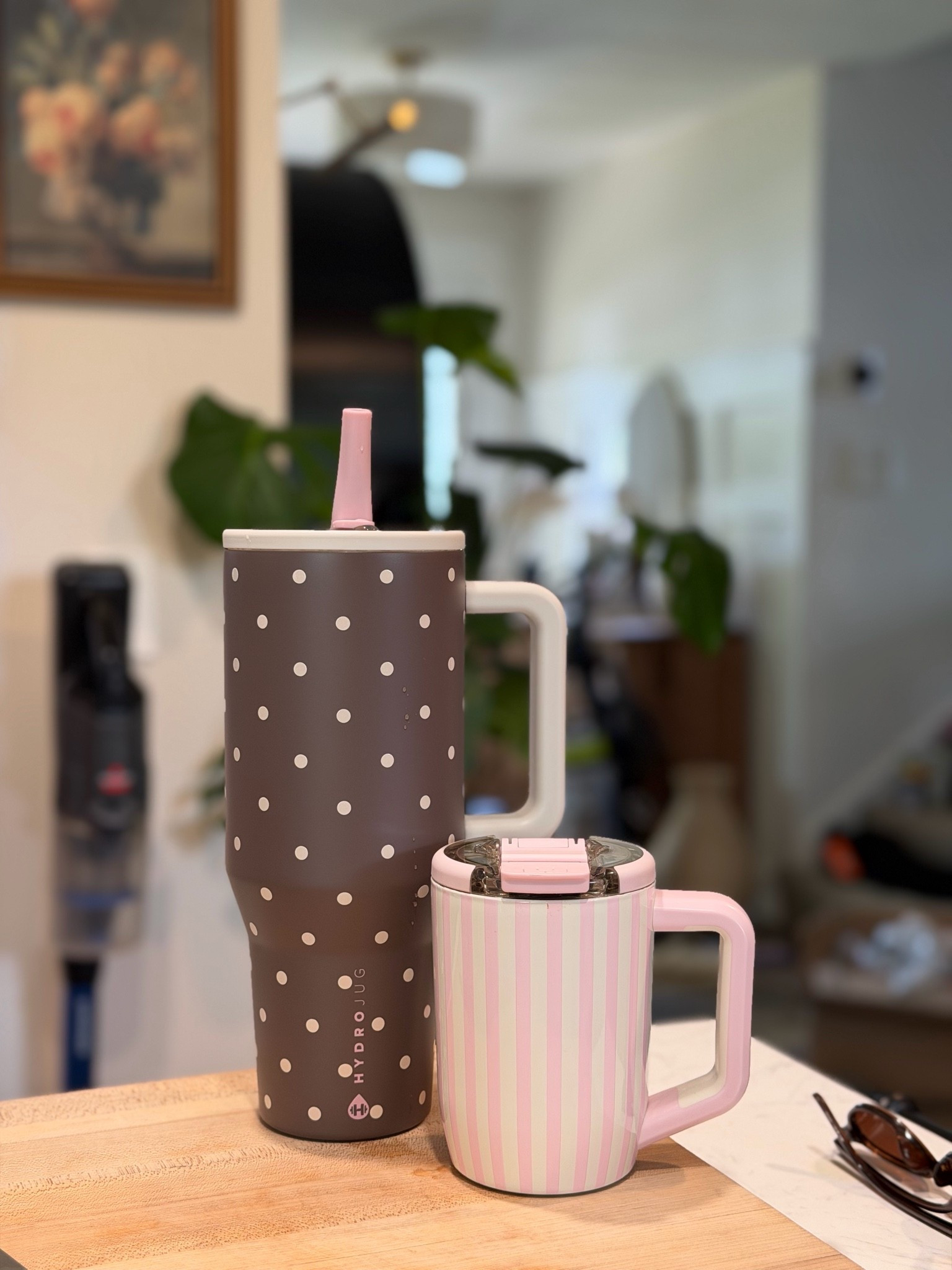 Polka dot and stripes… I can’t get enough!!! Linking to the Brumate polka dots since this exact one is sold out! Their tumbler for coffee is ELITE🤌🏼🤌🏼

Brumate, polka dots, fall colors, brown and pink

#LTKSeasonal #LTKHome