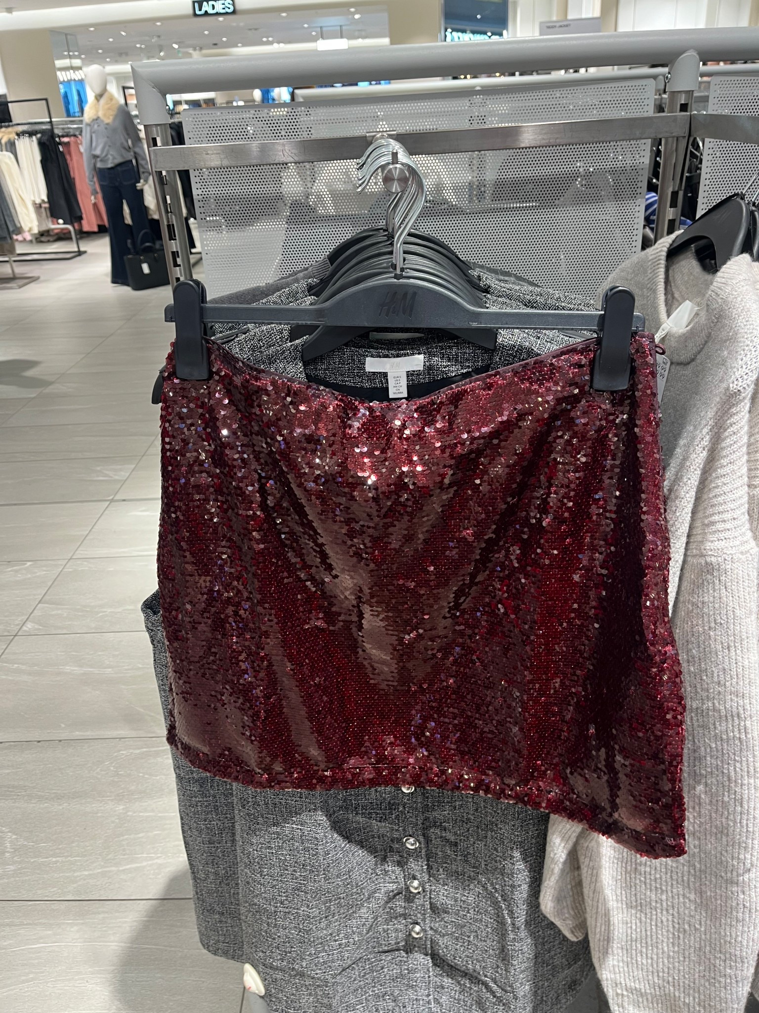 Sparkle SZcheer
#ChristmasOOTD, #FestiveFashion, #HolidayStyle, #XmasLookbook, #WinterWardrobe, #CozyChic, #GlamDecember, #ChristmasGlam, #SparkleSeason, #VelvetVibes, #HolidayMakeup, #FestiveNails, #RedLipSeason, #ChristmasAccessories, #WinterGlowUp, #MerryAndStylish, #SleighTheSeason, #SantaBabyStyle, #TinselTrend, #SnowCute, #UnderTheMistletoeLook, #HotCocoaStyle, #JingleBellFit, #FrostyFashion, #DecemberDrobe, #FashionReels, #StyleInspo, #HolidayAesthetic, #ChristmasContent, #WinterFashionTrend.


#LTKwinter #LTKautumn #LTKgiftguide