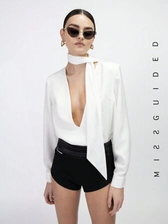 MISSGUIDED Blusa Con Scollo Profondo E Cravatta Al Collo | SHEIN