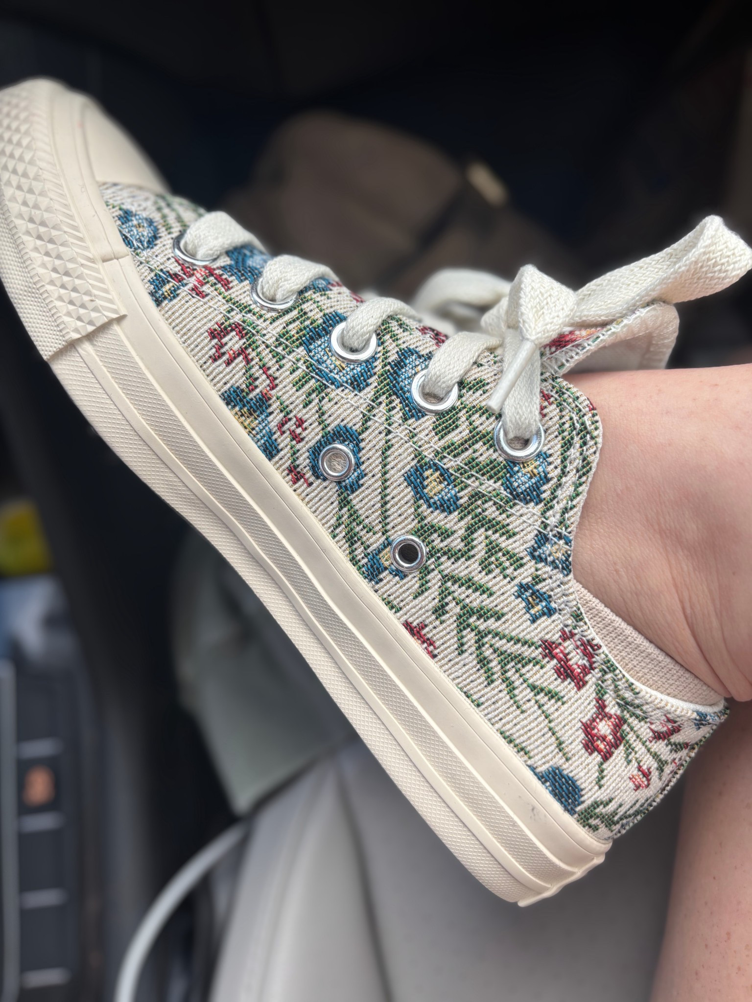 Obsessed with these fun floral tapestry Chuck Taylor All Star Converse! They are 50% off right now with code CYBERWEEK

#LTKCyberWeek #LTKFindsUnder100 #LTKGiftGuide