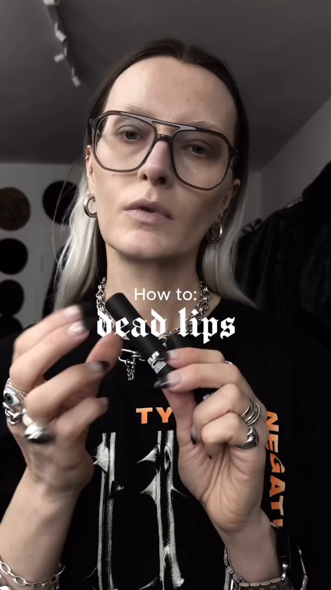 What would Peter say? 🥀💋

Lipliner - Mac stone 
Lipstick - @themobbeauty M102
Black lip balm - @themobbeauty M138

#beauty #beautytutorial #darklips #deadlips #mobbeauty #darkaesthetic #moderngoth #typeonegative #petersteele #typeonegativeforever #typeonegativeofficial #typeonegativefans