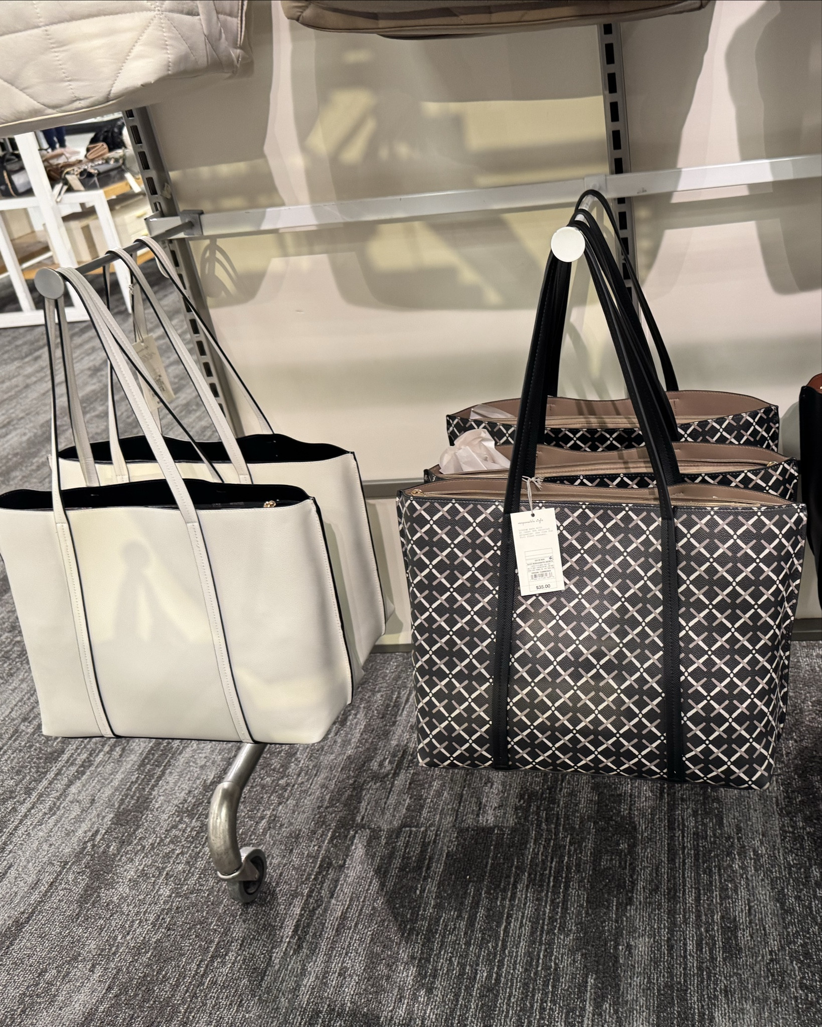 Spotted this cute bag at target! Must have 

#ltkfindsunder50 #ltkstyletip #ltkbagit 

#LTKStyleTip #LTKFindsUnder50 #LTKItBag