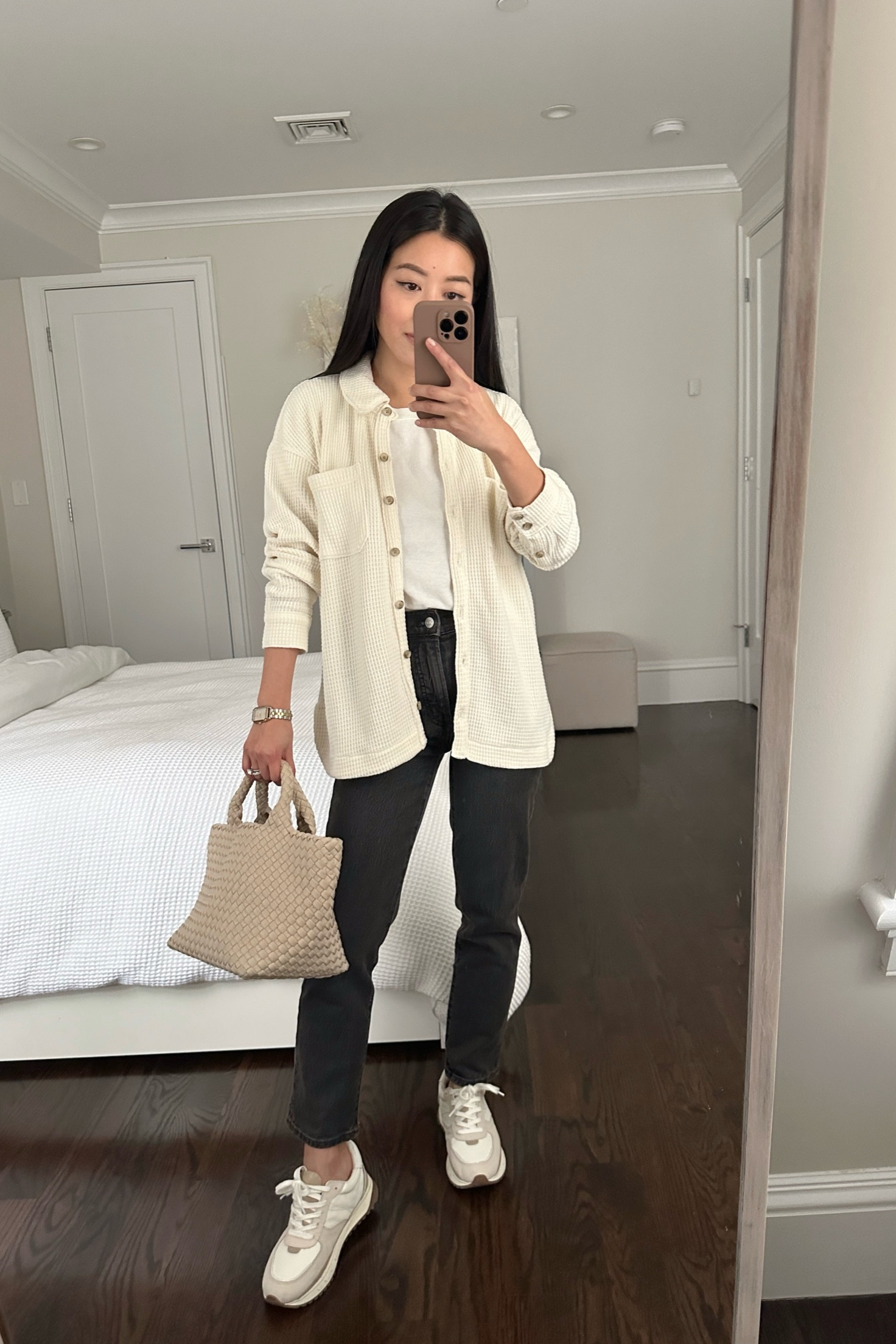 winter wardrobe staples // petite shacket + jeans outfit 

•Perfect Vintage jeans 23P
•Cotton crop tee xxs
•Sneakers 5H
•Waffle shirt jacket xxs
•Naghedi tote bag

#petite

#LTKshoecrush #LTKstyletip #LTKSeasonal