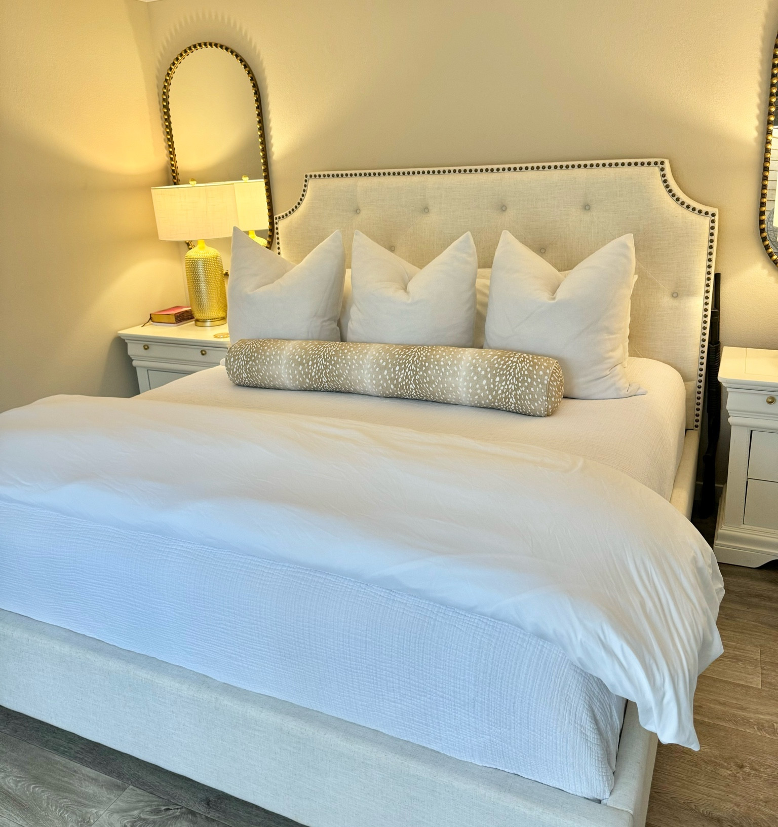 perfect white bedding 😍 
