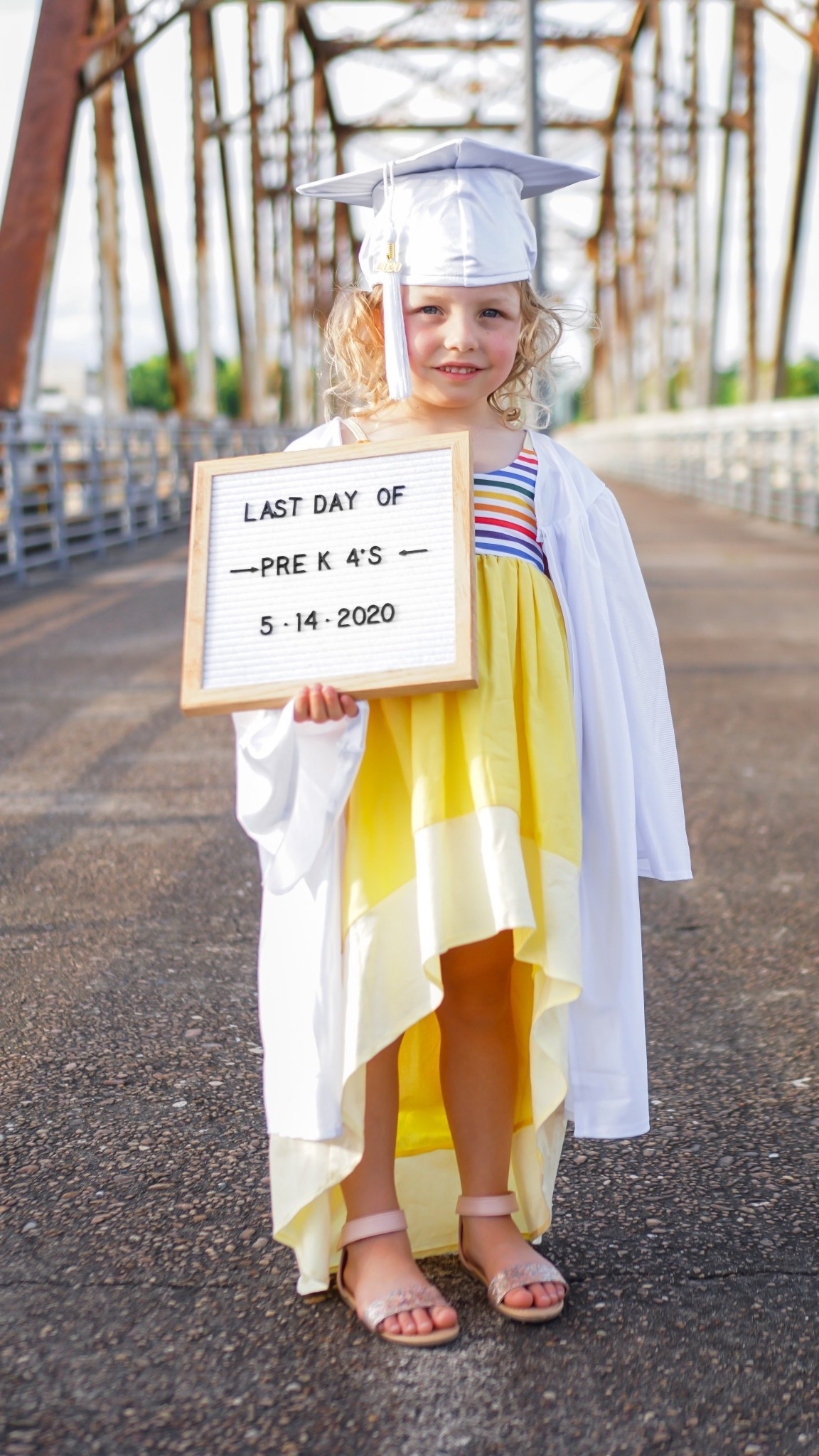 This is your sign to get a mini cap & gown for your preschool & kindergarten graduates and take photos. 👩🏼‍🎓 